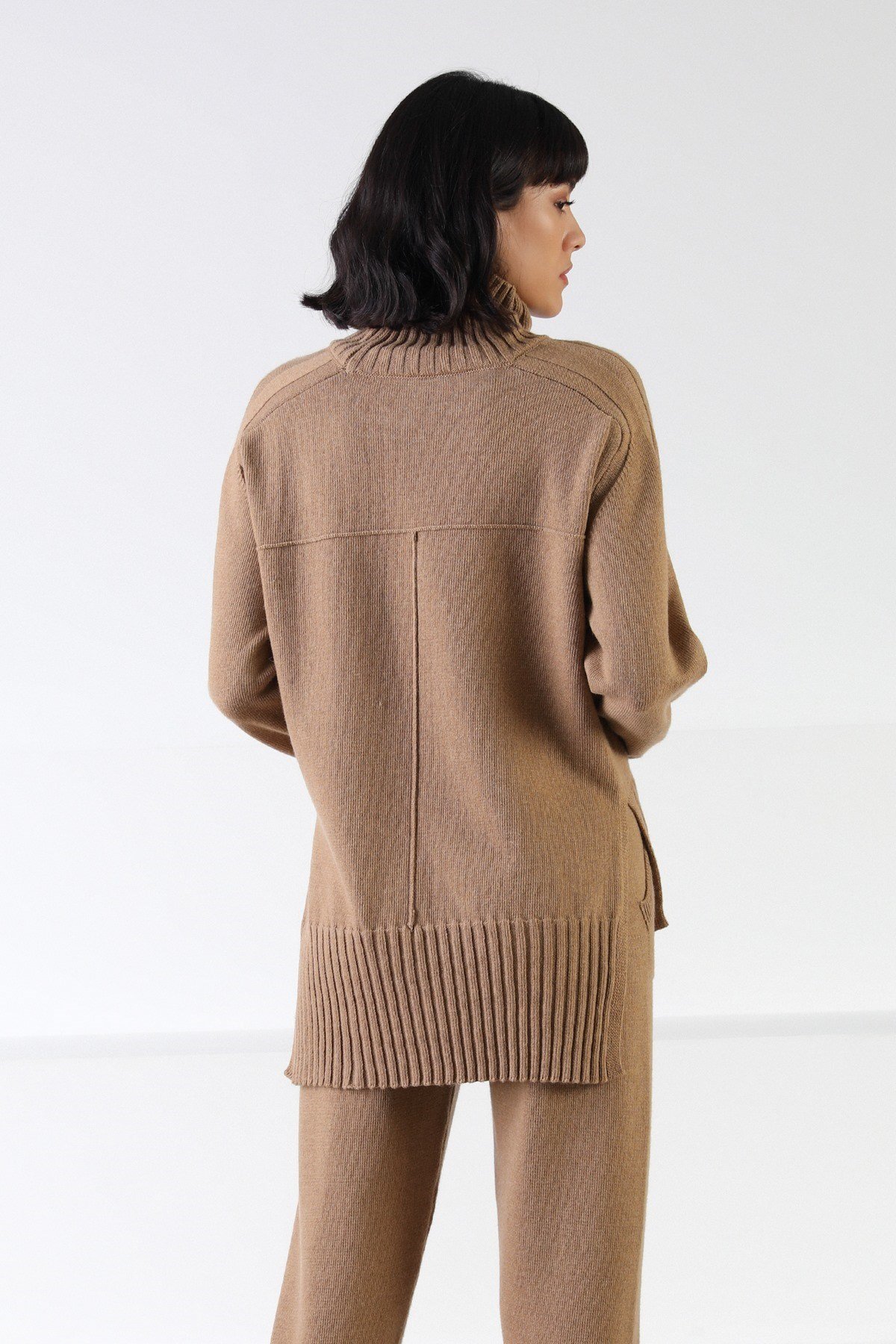 Ferraro Camel Uzun Kollu Yarım Balıkçı Yaka Kaşmirli Kadın Triko Kazak