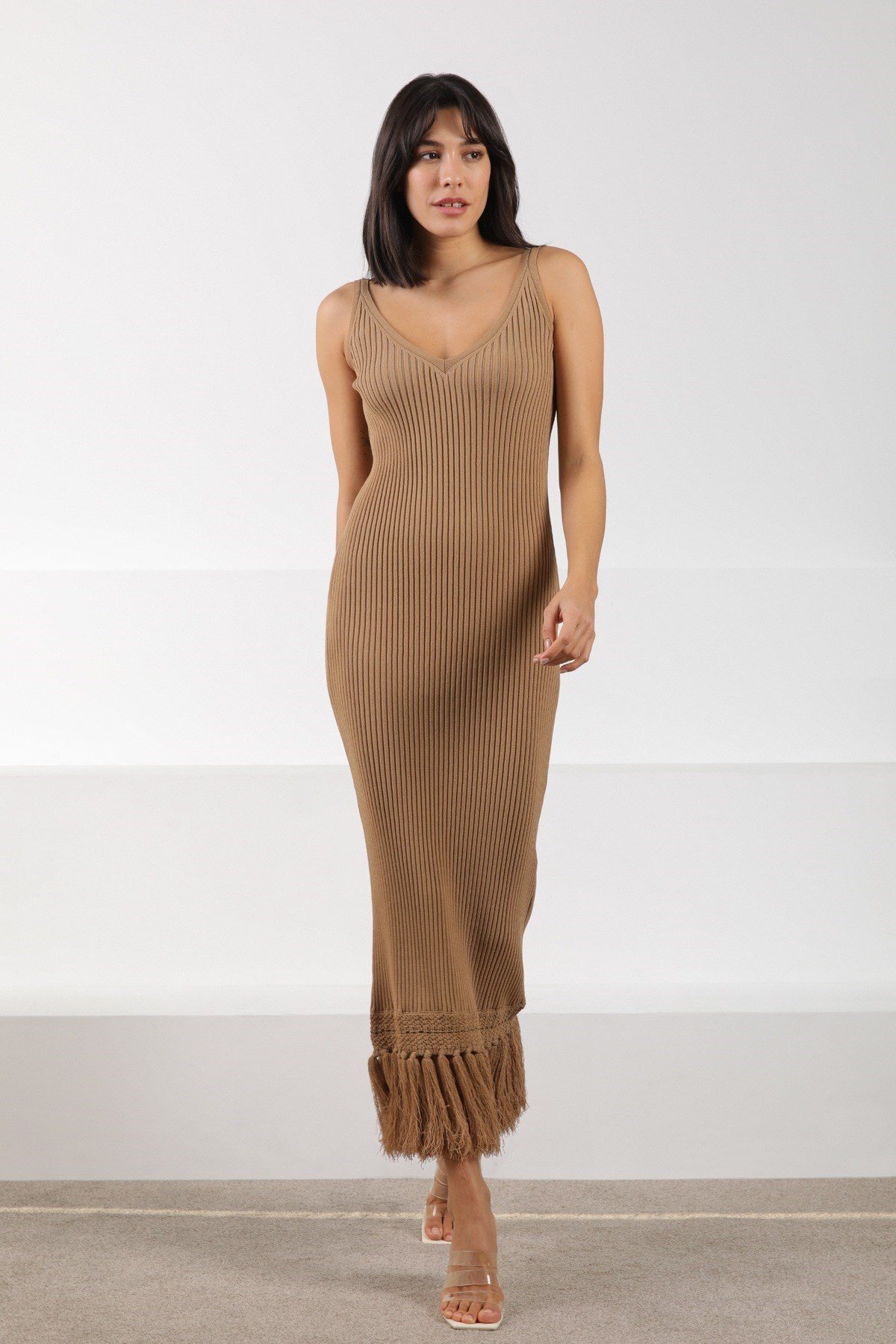 Ferraro Camel V Yaka Püsküllü Midi Boy Kadın Triko Elbise