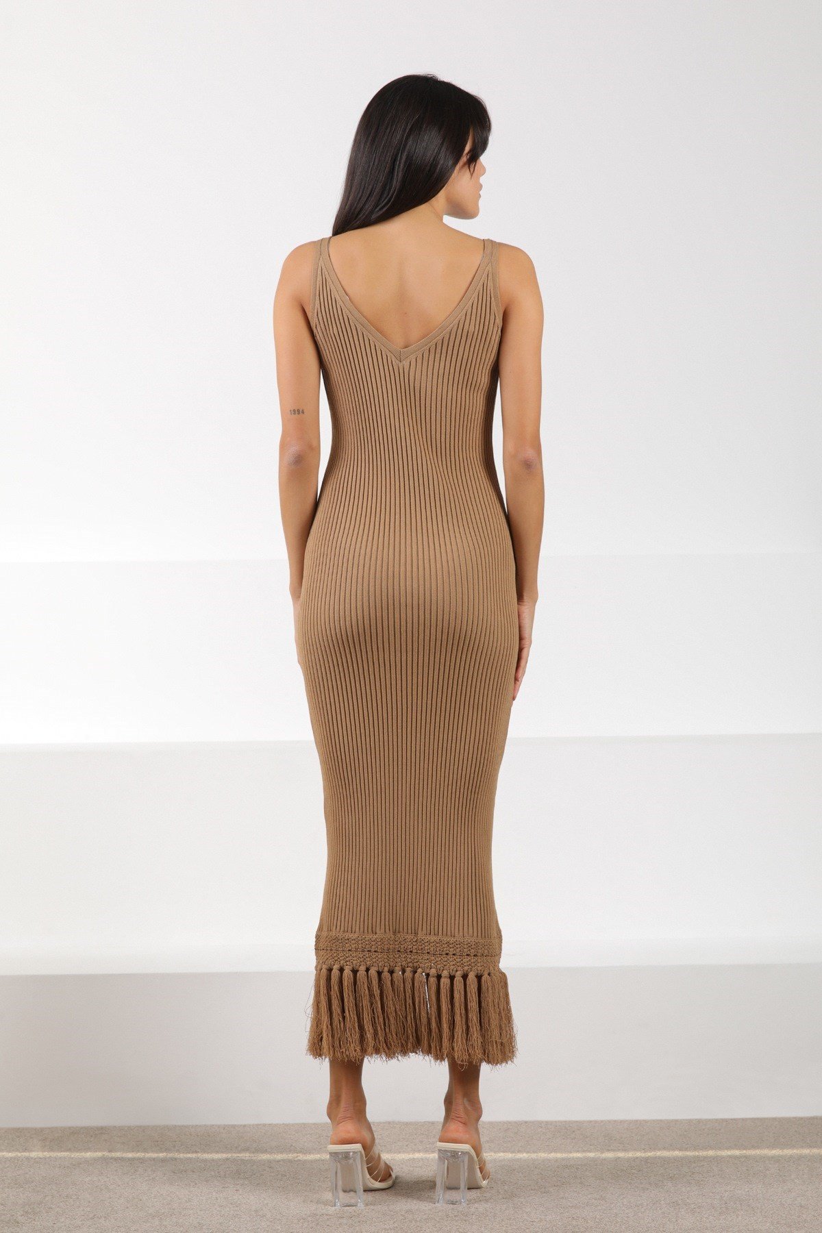 Ferraro Camel V Yaka Püsküllü Midi Boy Kadın Triko Elbise