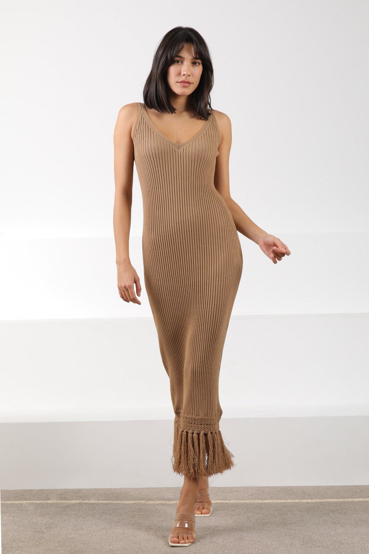 Ferraro Camel V Yaka Püsküllü Midi Boy Kadın Triko Elbise