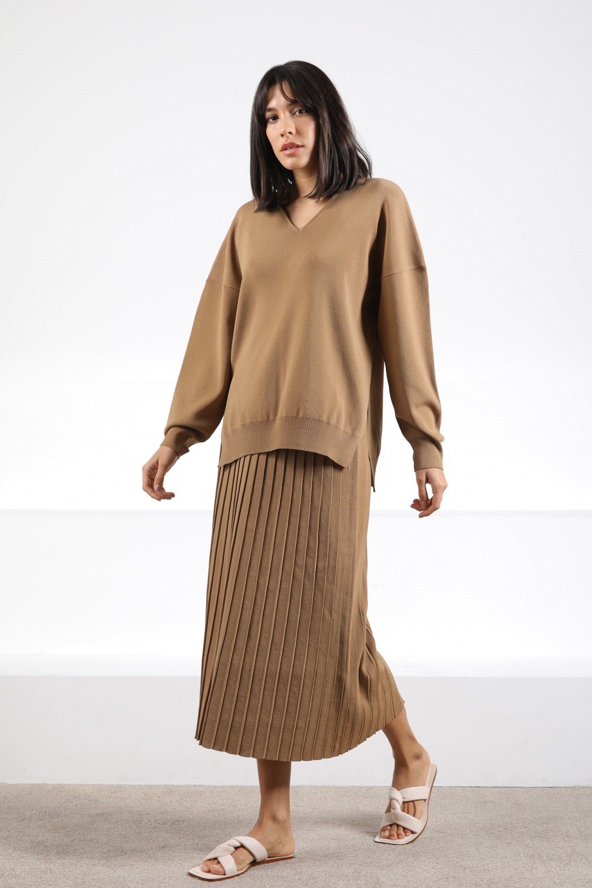 Ferraro Camel V Yaka Yırtmaçlı Kadın Triko Kazak