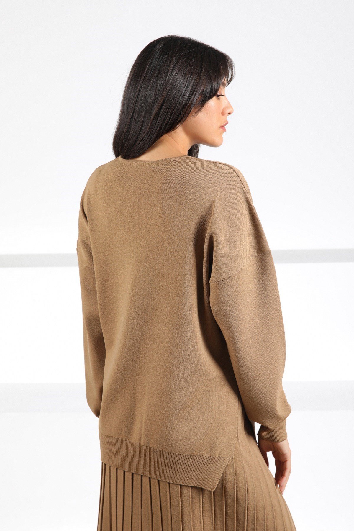 Ferraro Camel V Yaka Yırtmaçlı Kadın Triko Kazak