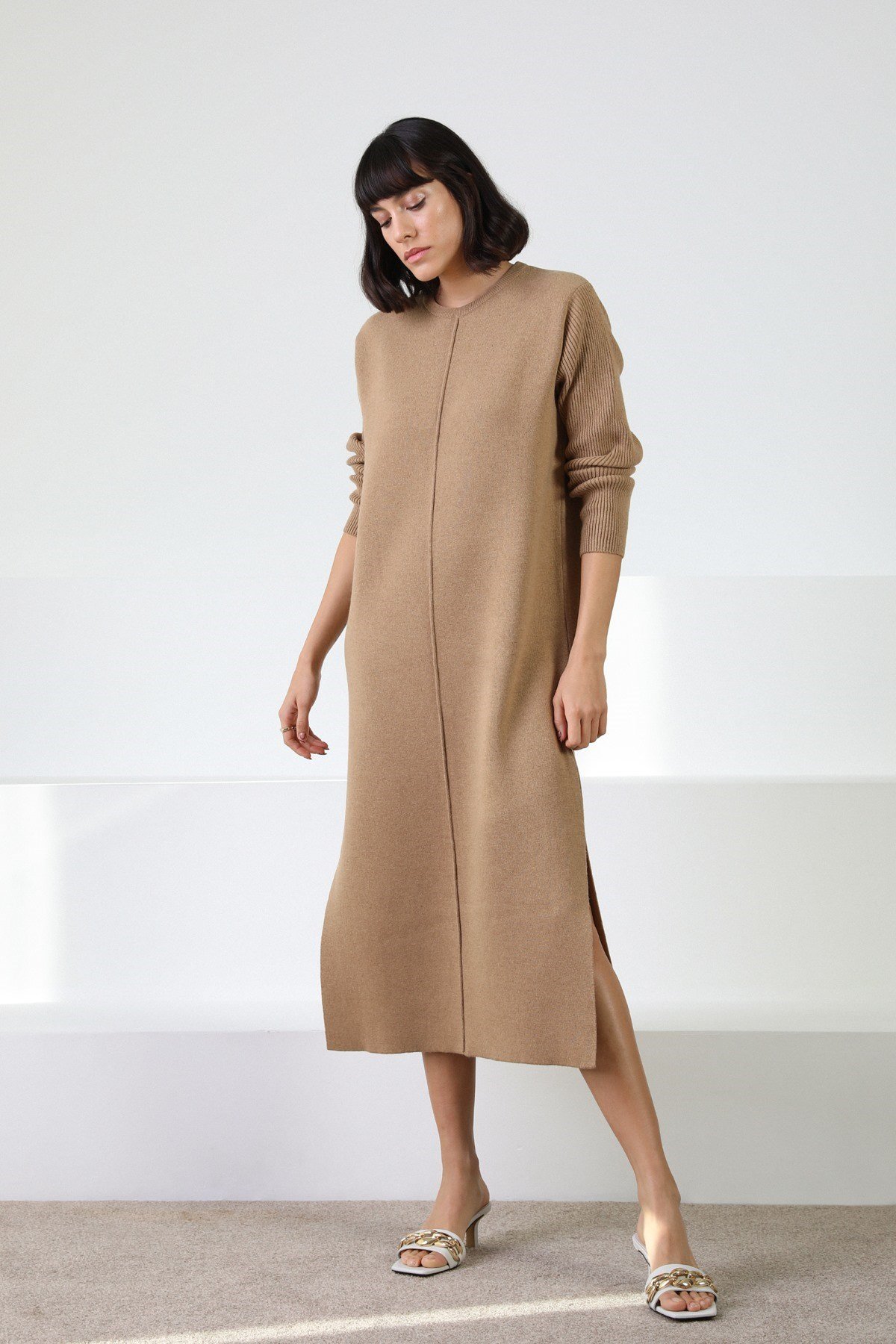 Ferraro Camel Yandan Yırtmaçlı Midi Boy Kaşmirli Kadın Triko Elbise