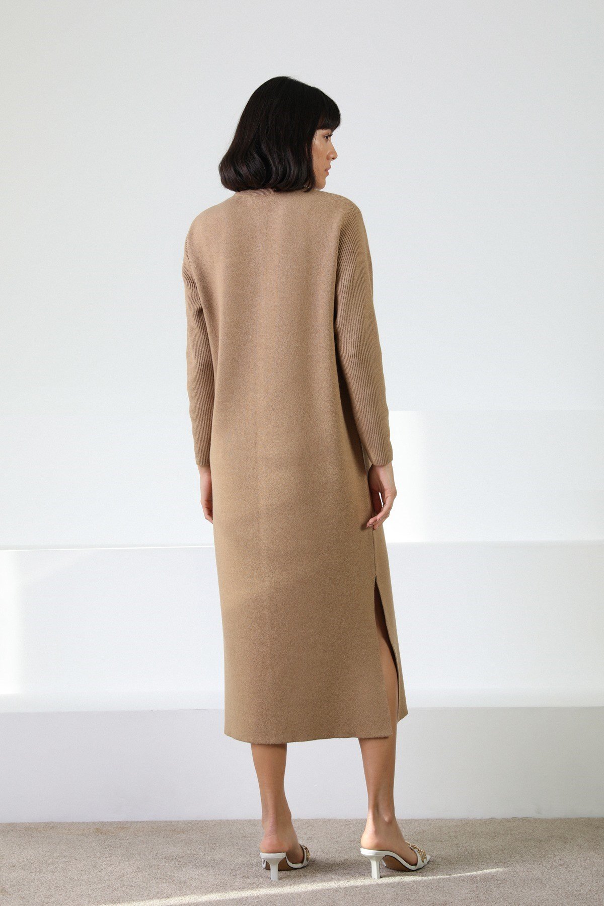 Ferraro Camel Yandan Yırtmaçlı Midi Boy Kaşmirli Kadın Triko Elbise