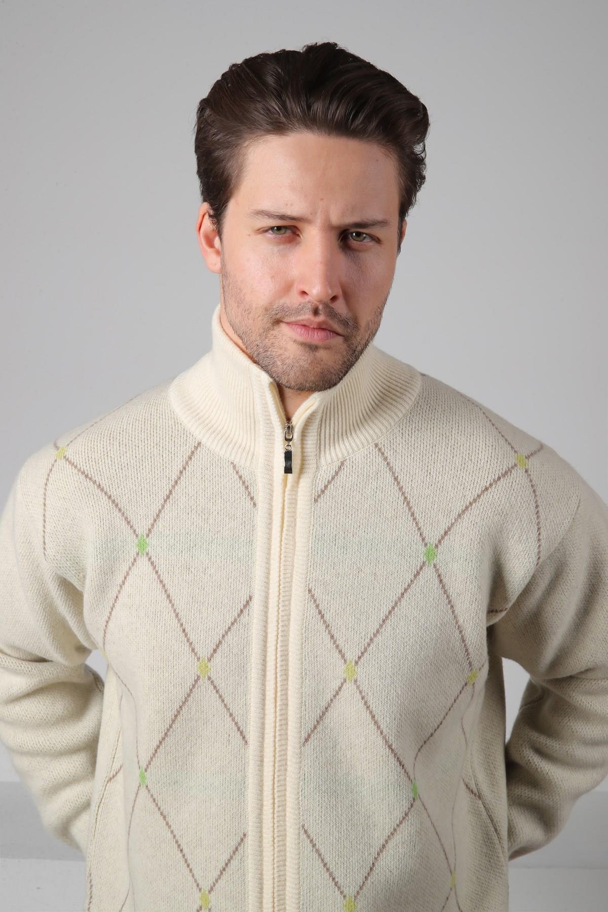 Ferraro Ekru Balıkçı Yaka Fermuarlı Geometrik Baklava Desenli Uzun Kollu %100 Kuzu Yünü Erkek Triko Ceket