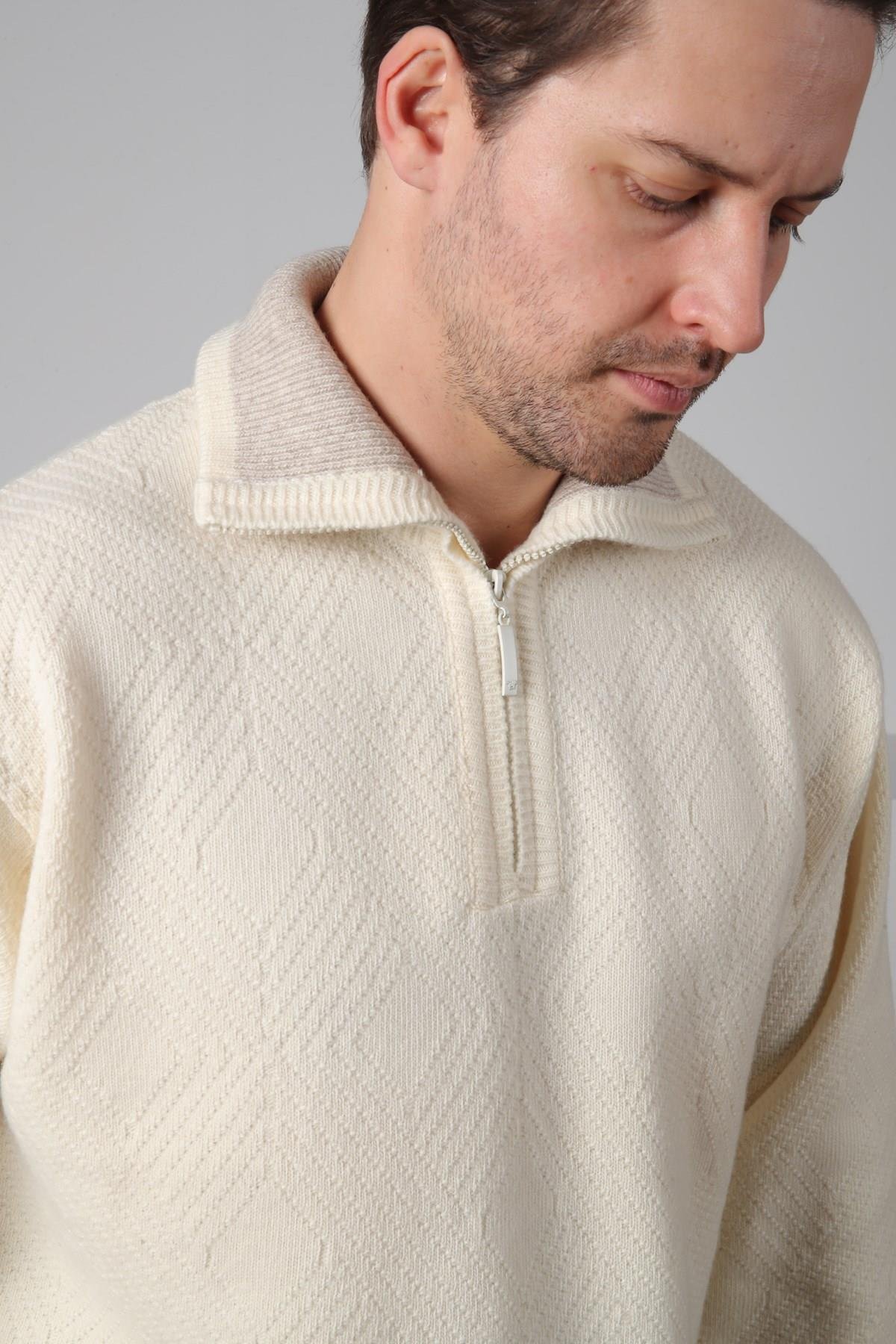 Ferraro Ekru Balıkçı Yaka Fermuarlı Kabartma Desenli Uzun Kollu %100 Kuzu Yünü Erkek Triko Kazak