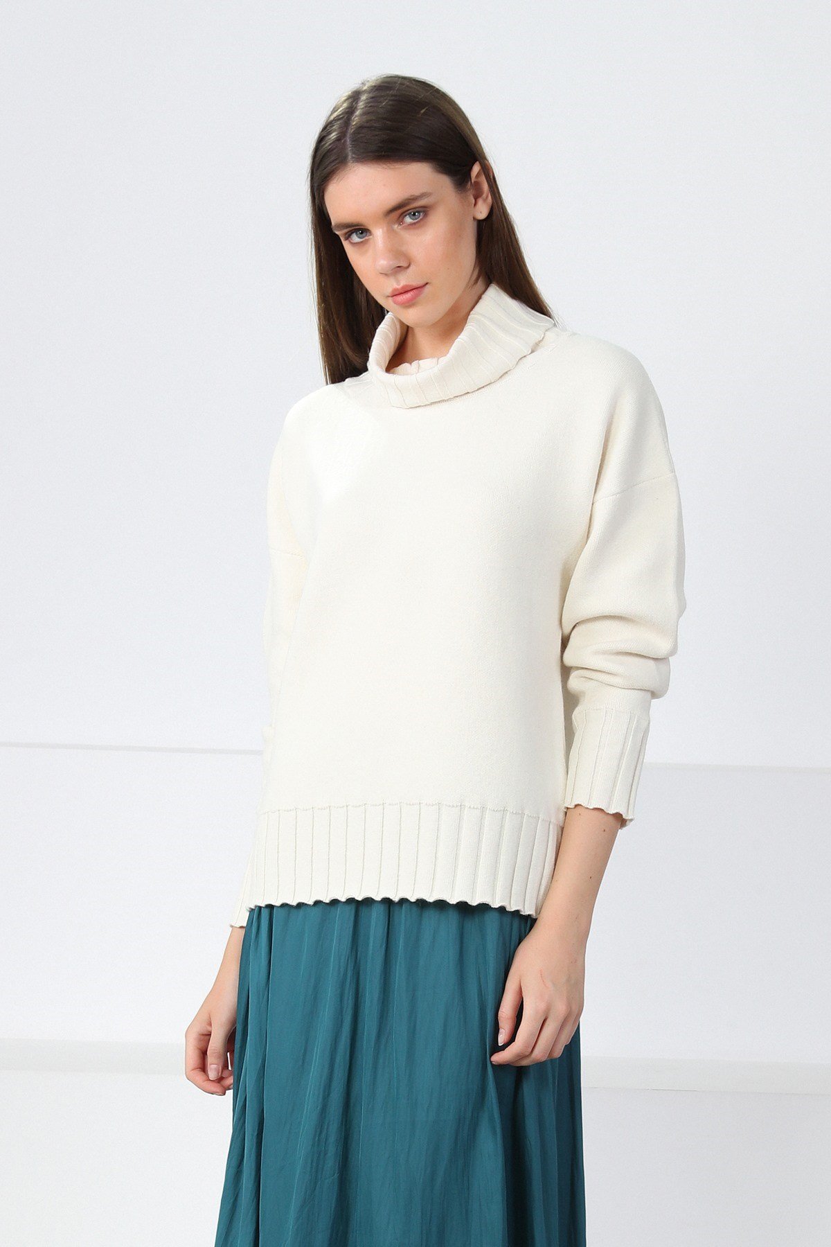 Ferraro Ekru Balıkçı Yaka Kaşmirli Kadın Triko Kazak