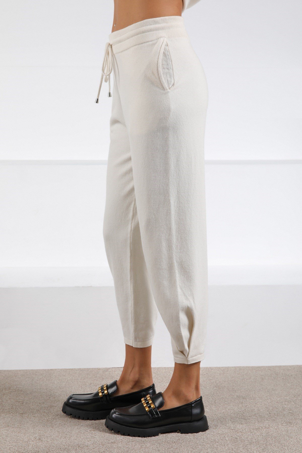 Ferraro Ekru Cepli Kaşmirli Kadın Triko Pantolon