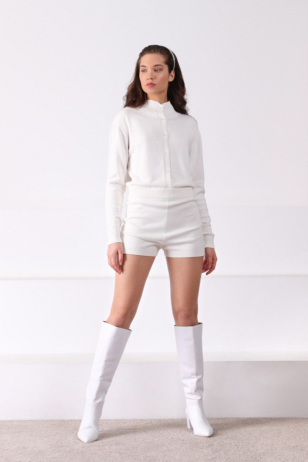 Ferraro Ekru Dik Yaka Düğmeli Kısa Kadın Triko Tulum