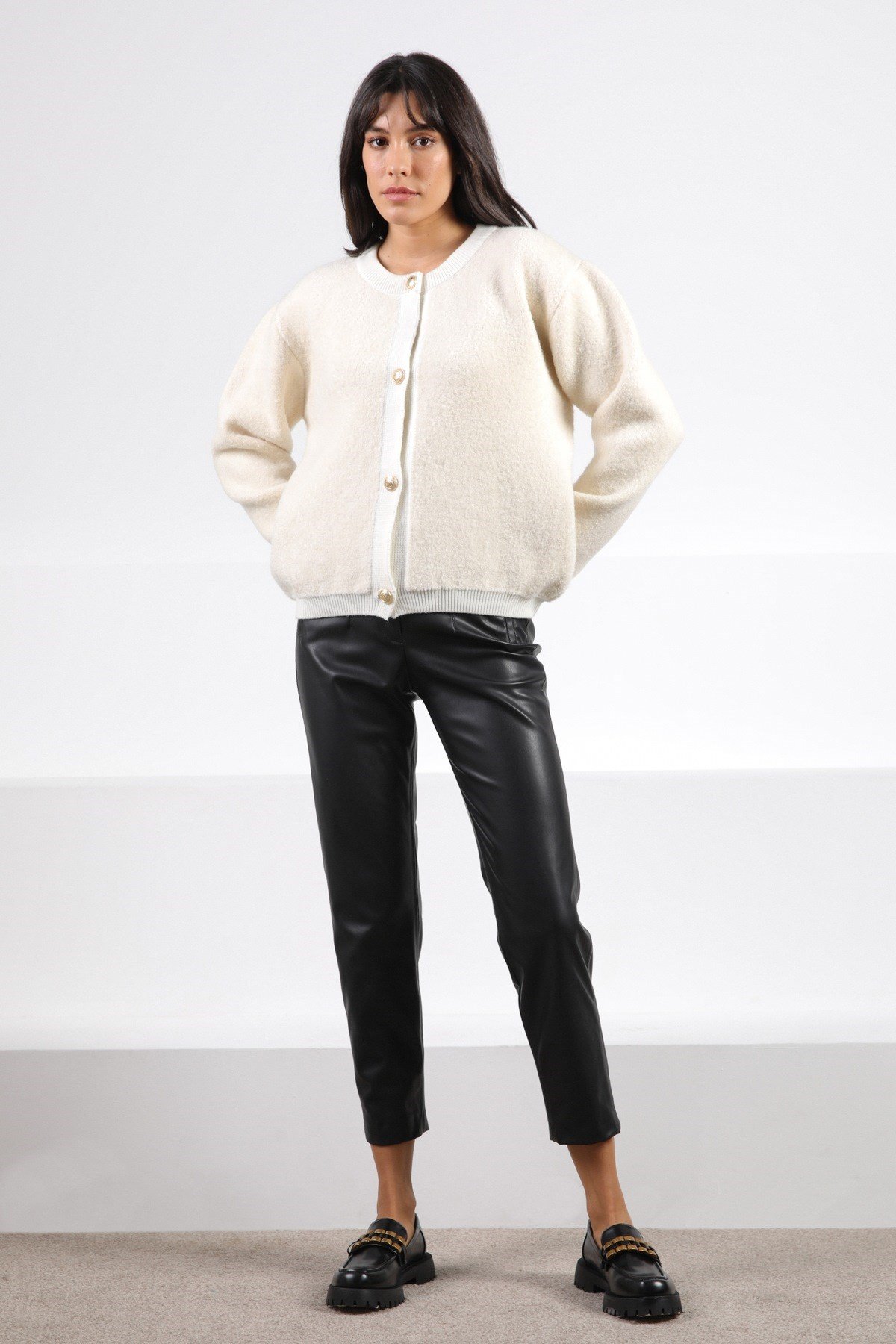 Ferraro Ekru Düğmeli Buklet Kadın Triko Hırka