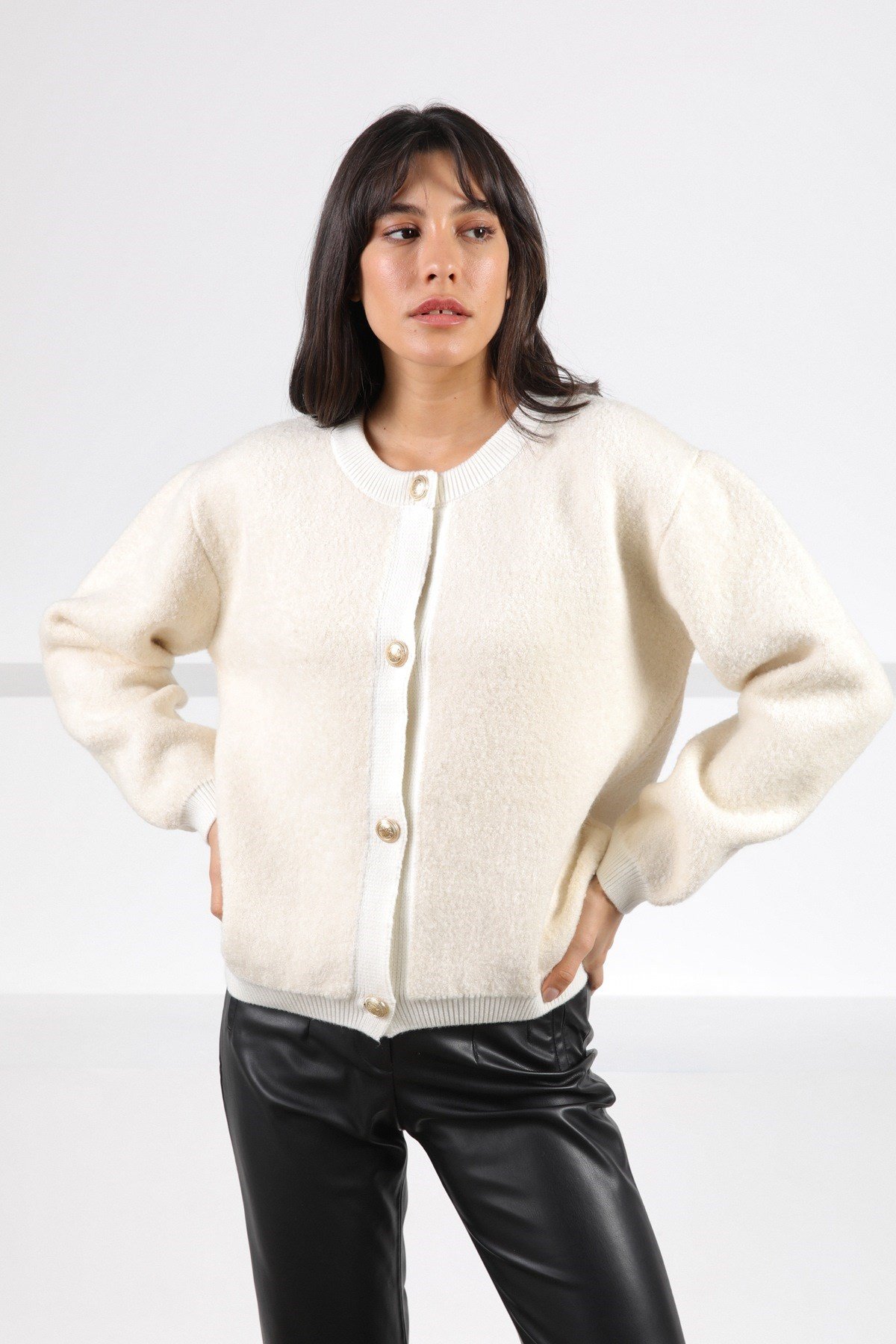 Ferraro Ekru Düğmeli Buklet Kadın Triko Hırka