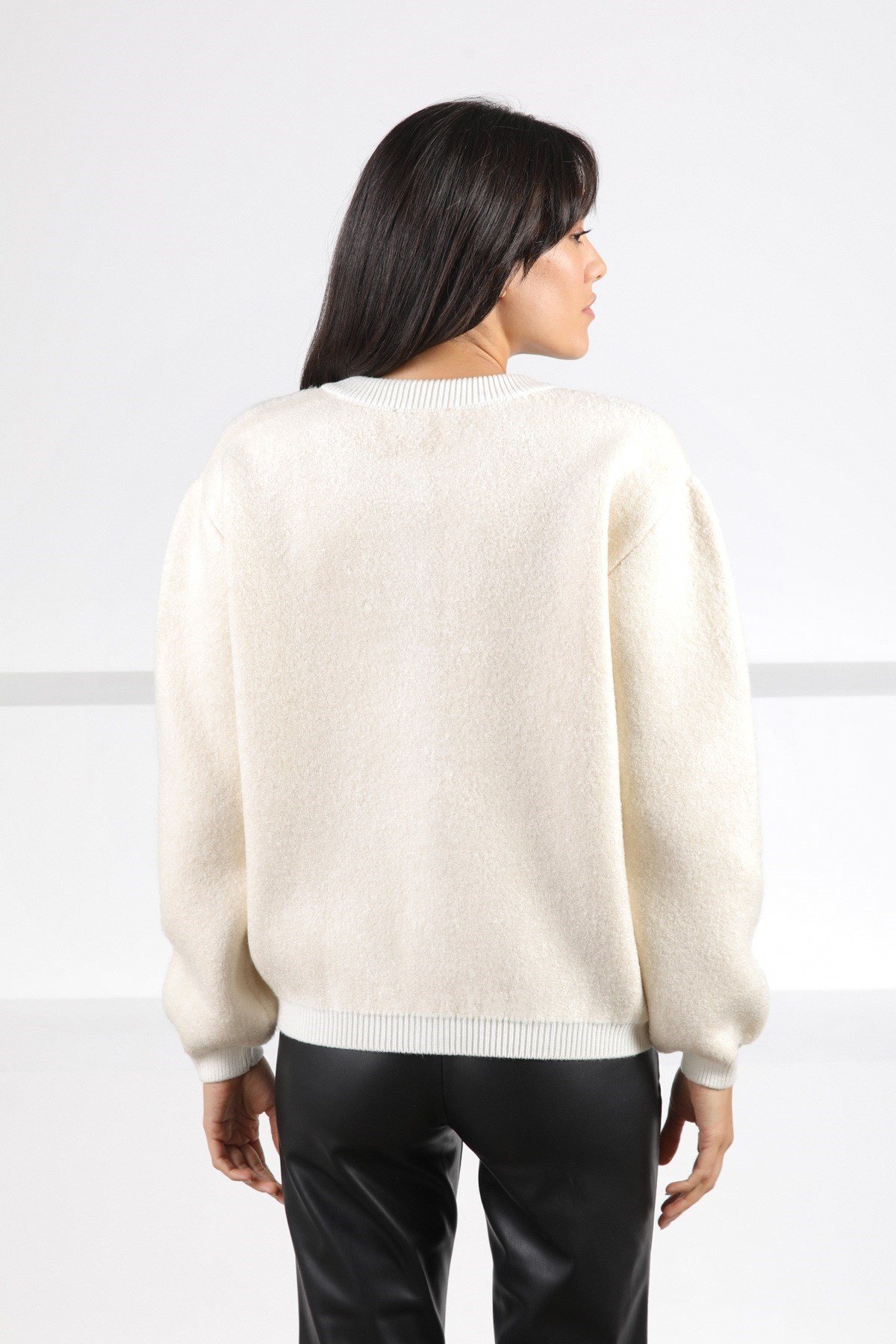 Ferraro Ekru Düğmeli Buklet Kadın Triko Hırka