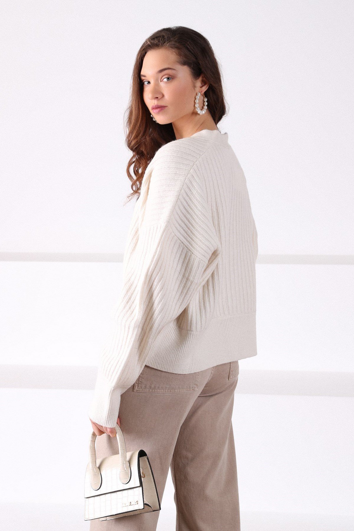 Ferraro Ekru Düşük Omuz Yün Kadın Triko Hırka