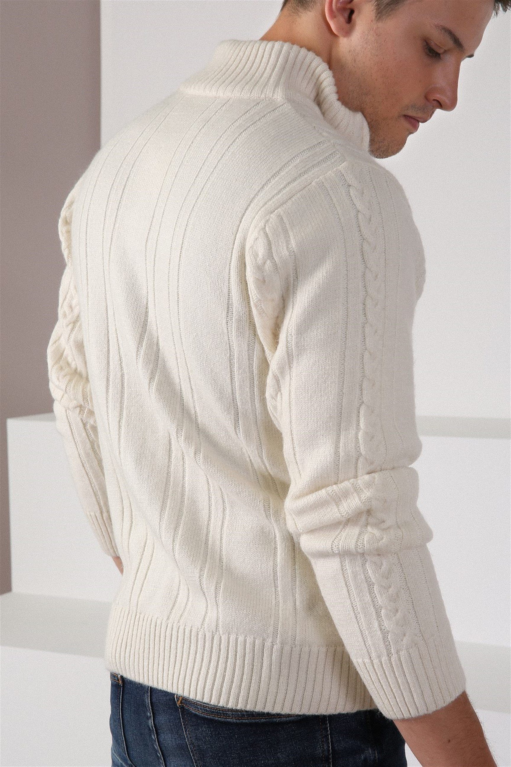 Ferraro Ekru Fermuarlı Kalın Yün Erkek Triko Hırka