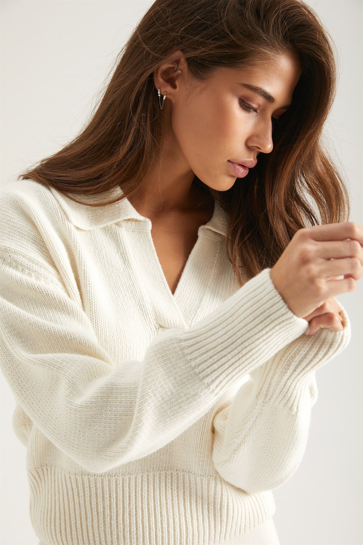 Ferraro Ekru Gömlek Yaka Kadın Triko Kazak