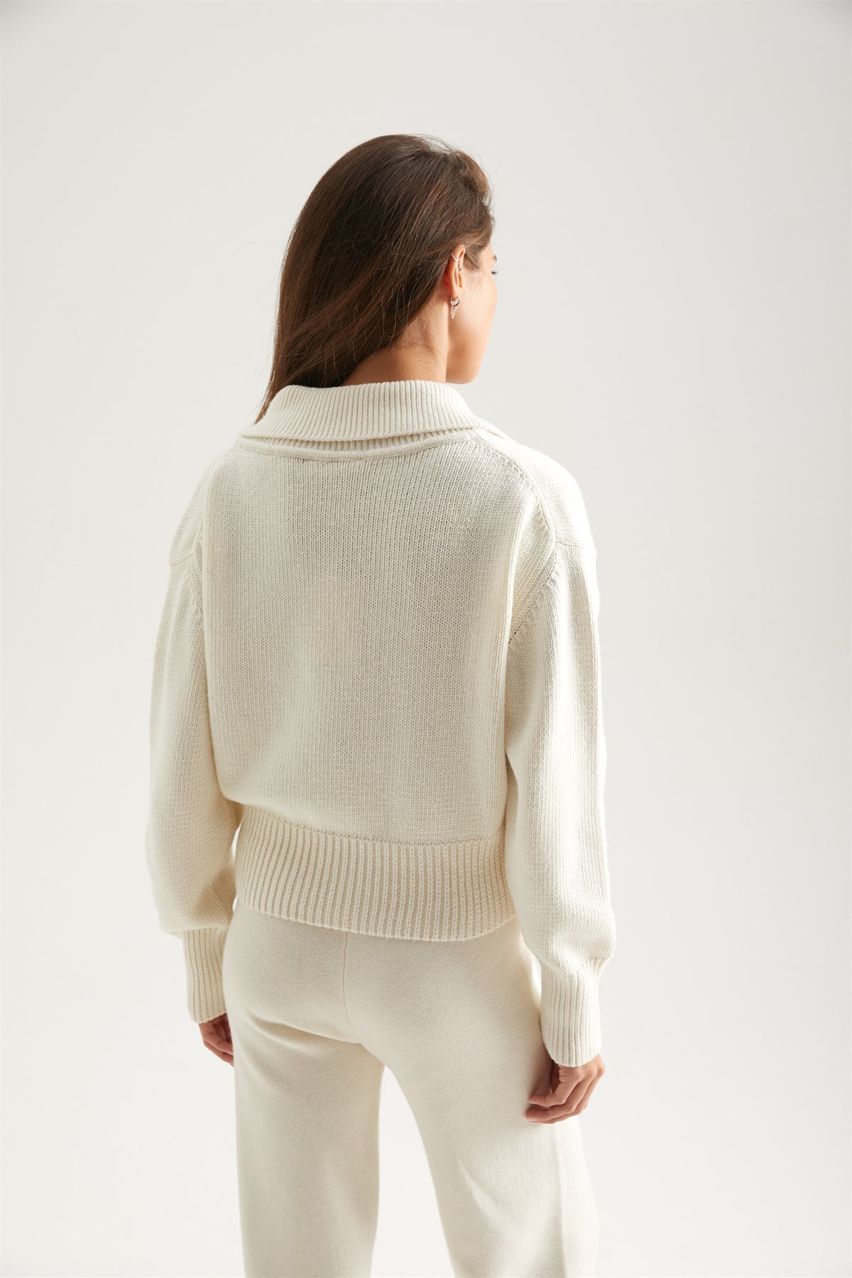 Ferraro Ekru Gömlek Yaka Kadın Triko Kazak