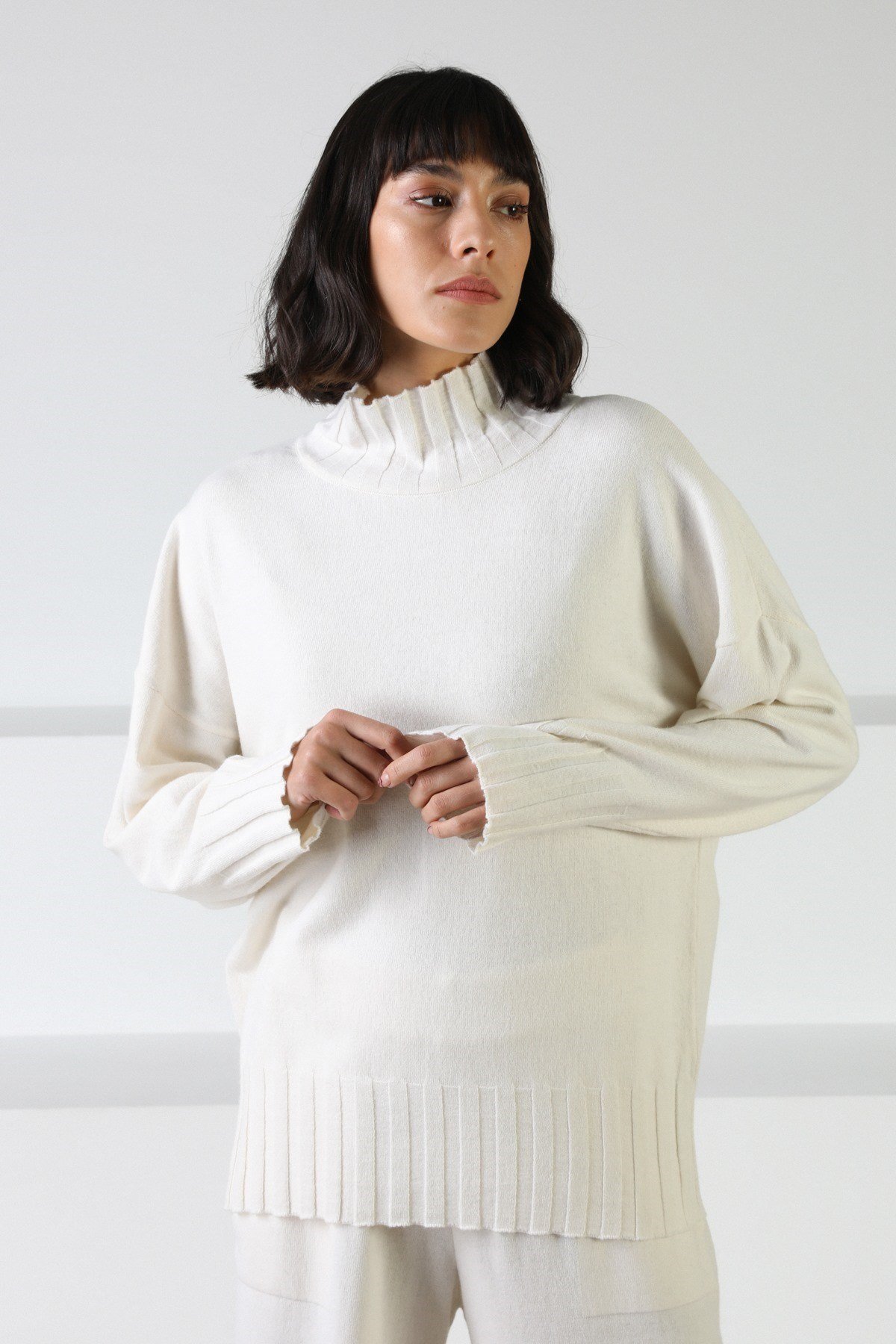 Ferraro Ekru Kol Detay Yarım Balıkçı Yaka Kaşmirli Kadın Triko Kazak