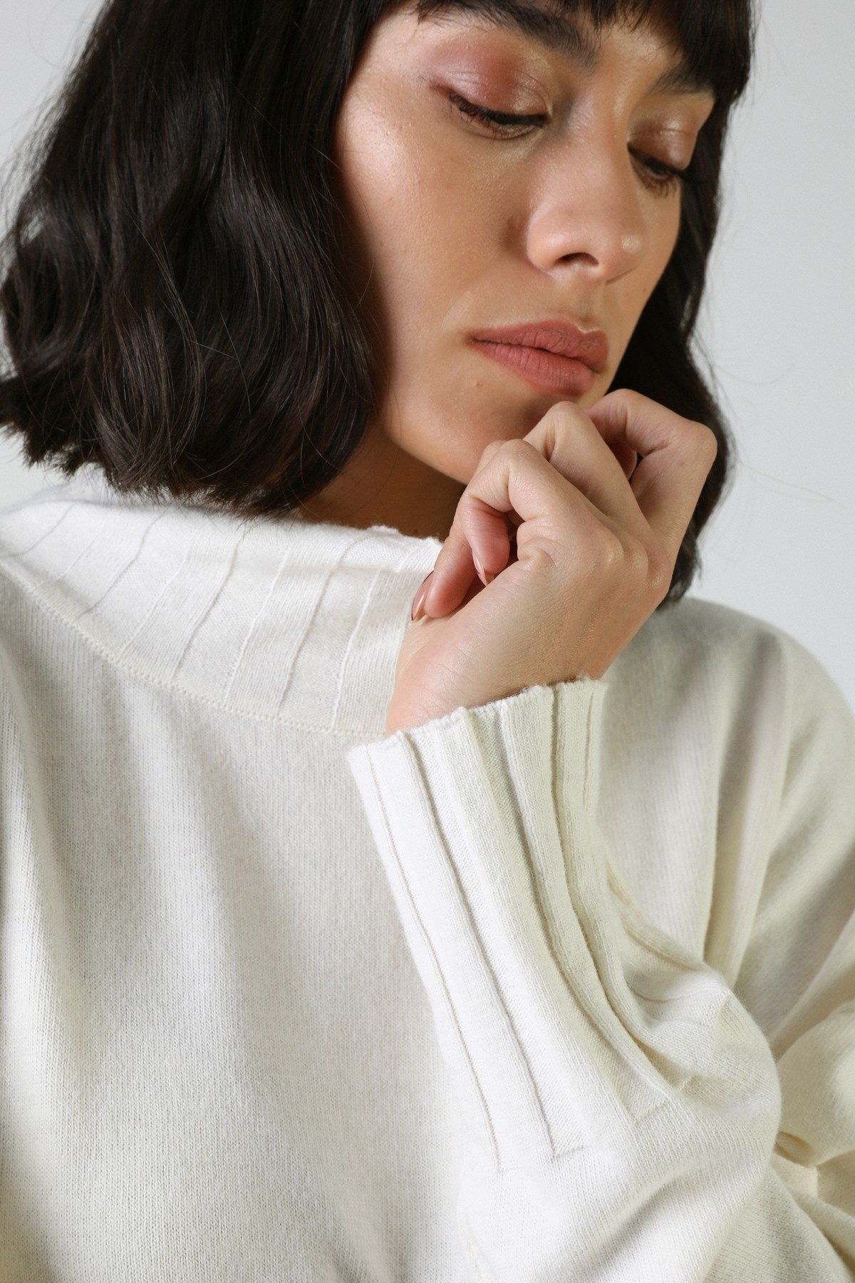 Ferraro Ekru Kol Detay Yarım Balıkçı Yaka Kaşmirli Kadın Triko Kazak