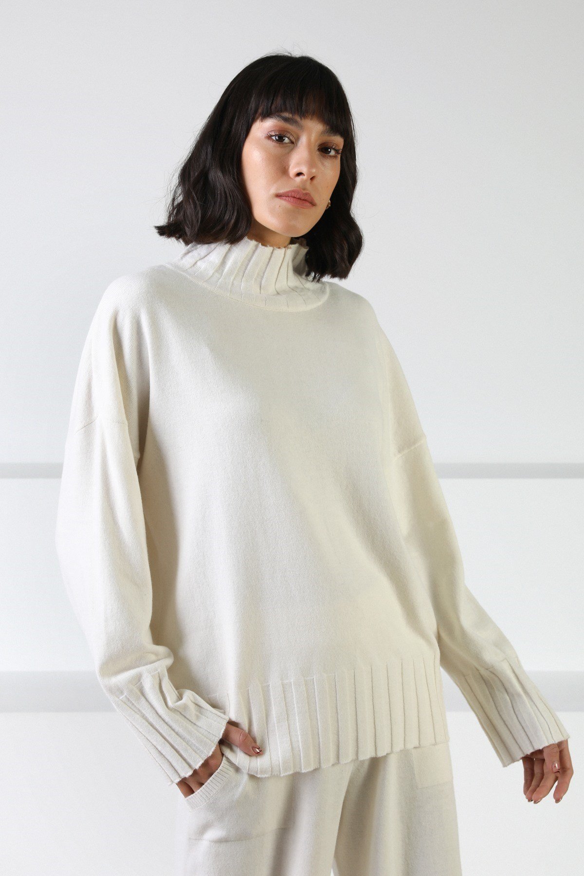 Ferraro Ekru Kol Detay Yarım Balıkçı Yaka Kaşmirli Kadın Triko Kazak