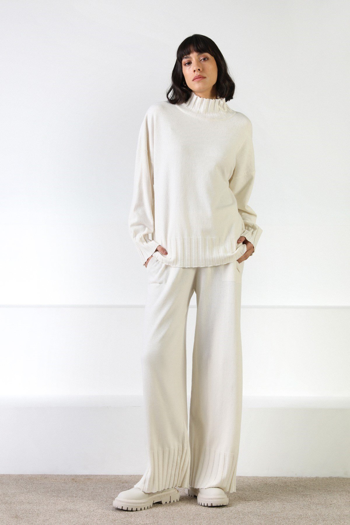 Ferraro Ekru Kol Detay Yarım Balıkçı Yaka Kaşmirli Kadın Triko Kazak