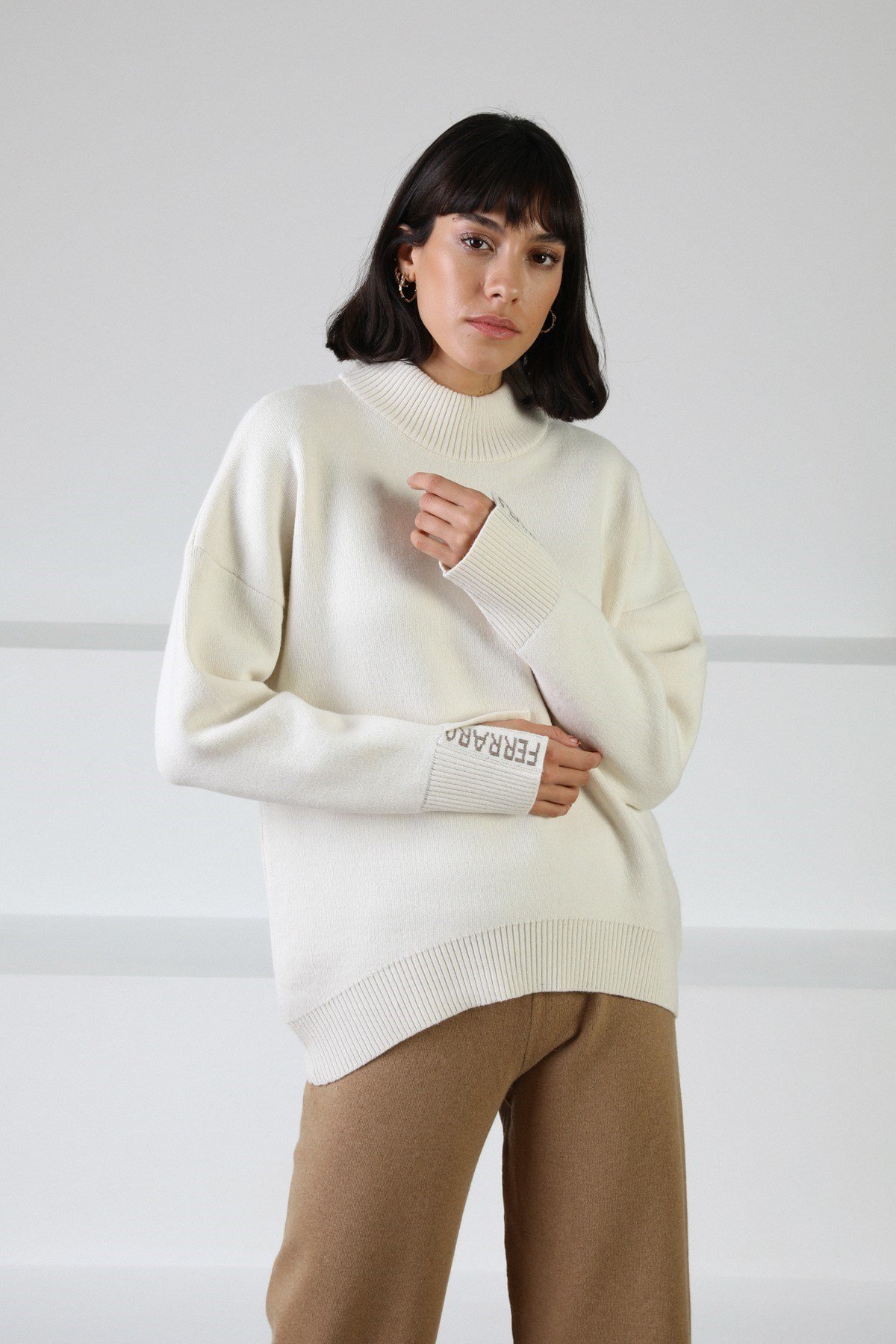 Ferraro Ekru Kol Detaylı Yarım Balıkçı Yaka Kaşmirli Kadın Triko Kazak