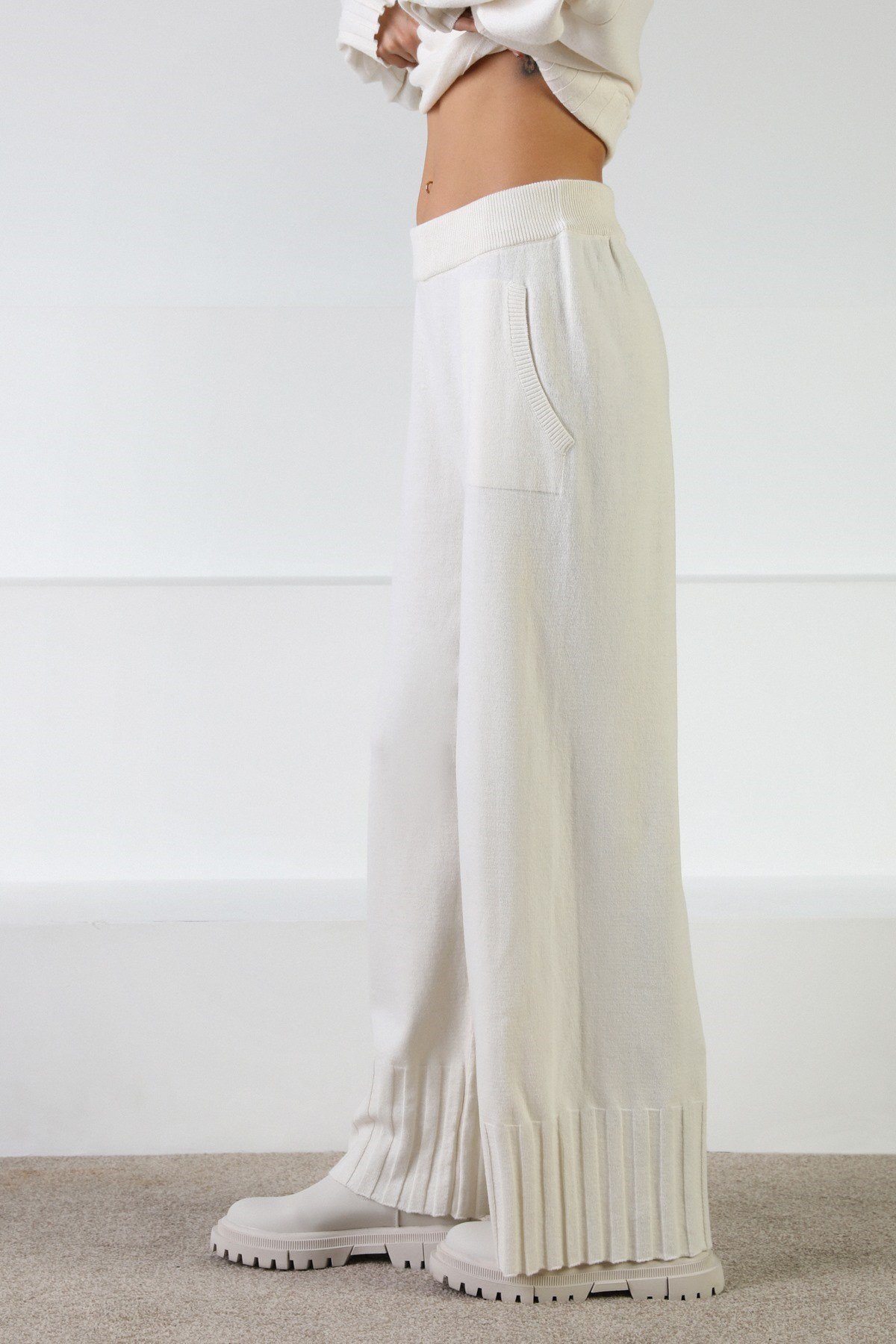 Ferraro Ekru Lastikli Paça Kaşmirli Kadın Triko Pantolon