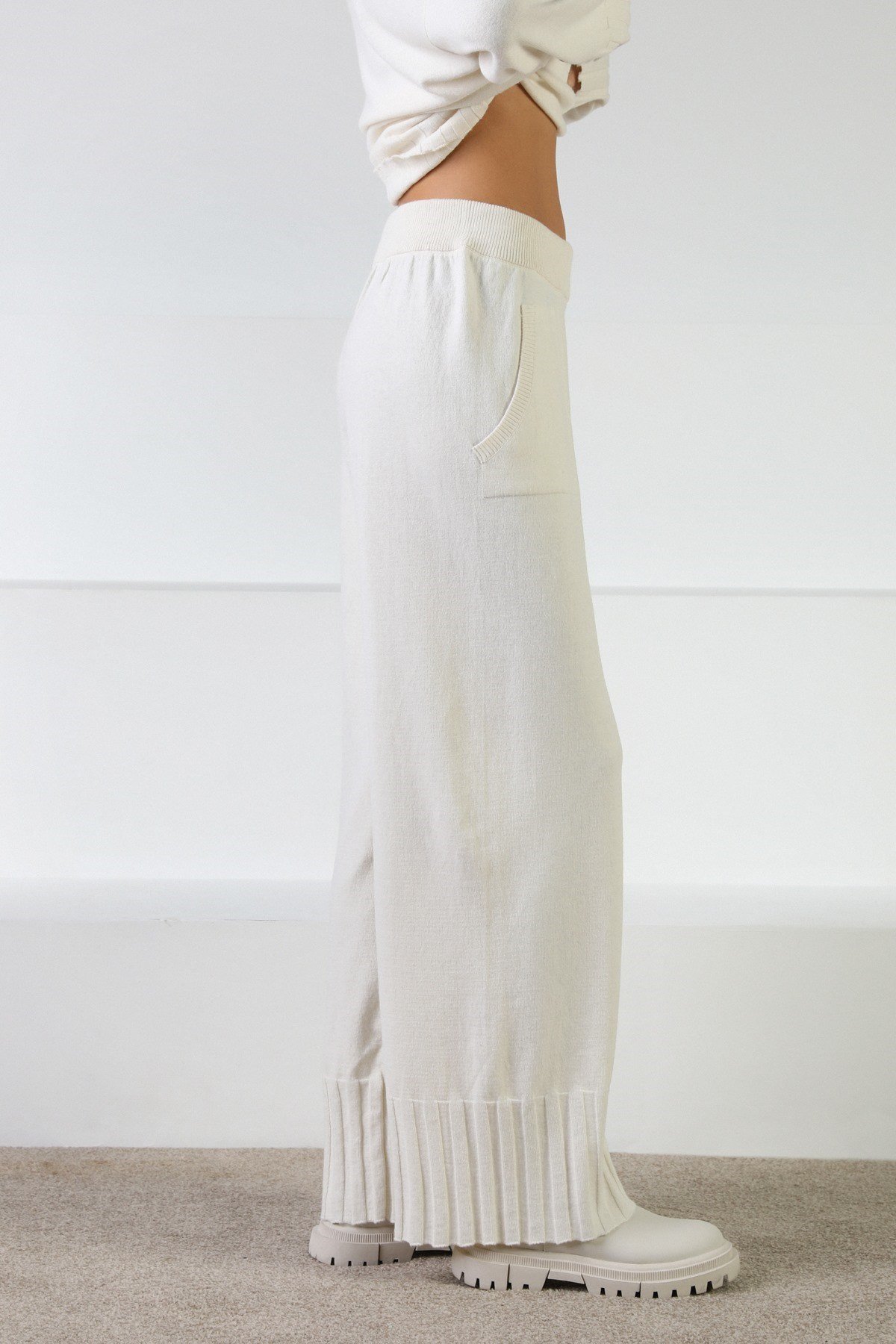 Ferraro Ekru Lastikli Paça Kaşmirli Kadın Triko Pantolon