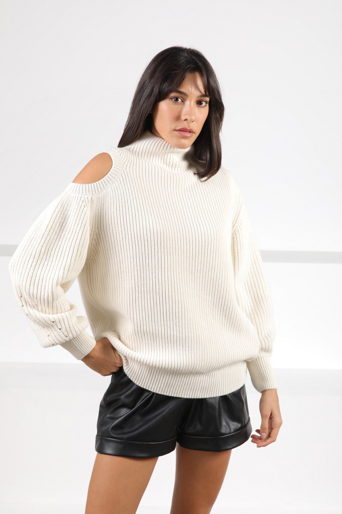 Ferraro Ekru Uzun Kollu Omuz Detaylı Kaşmirli Kadın Triko Kazak