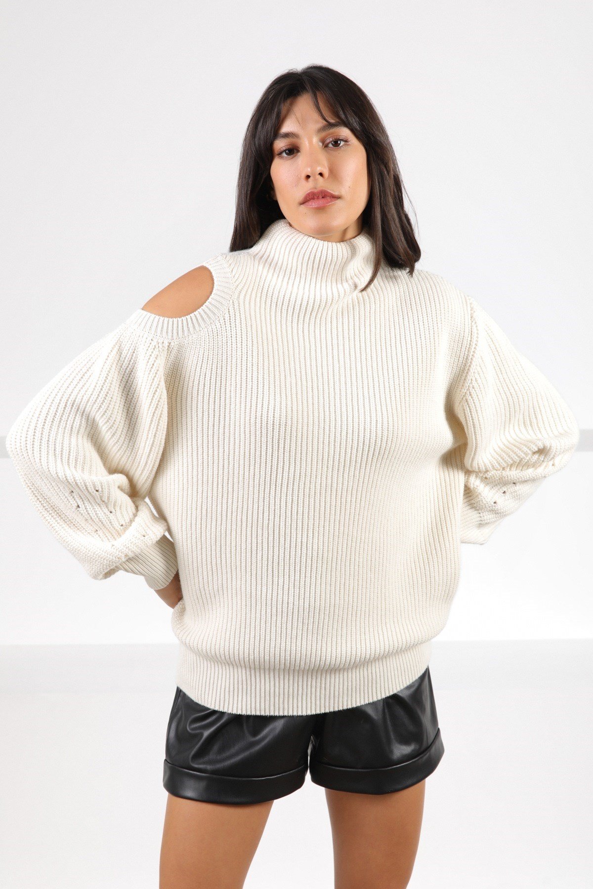 Ferraro Ekru Uzun Kollu Omuz Detaylı Kaşmirli Kadın Triko Kazak