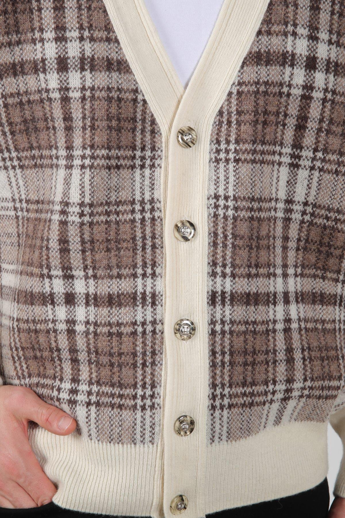 Ferraro Ekru V Yaka Düğmeli Önü Çizgili Uzun Kollu Kuzu Yünü Karışımlı Erkek Triko Ceket