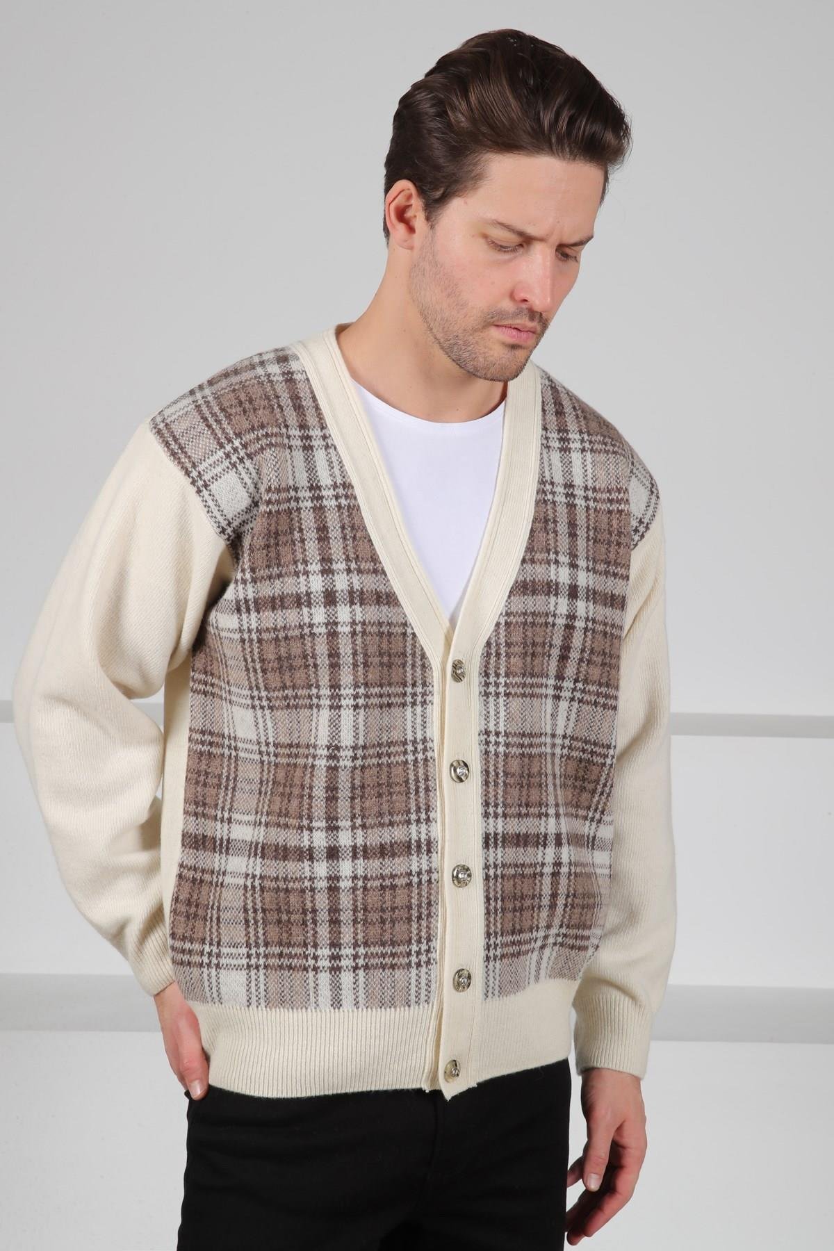 Ferraro Ekru V Yaka Düğmeli Önü Çizgili Uzun Kollu Kuzu Yünü Karışımlı Erkek Triko Ceket