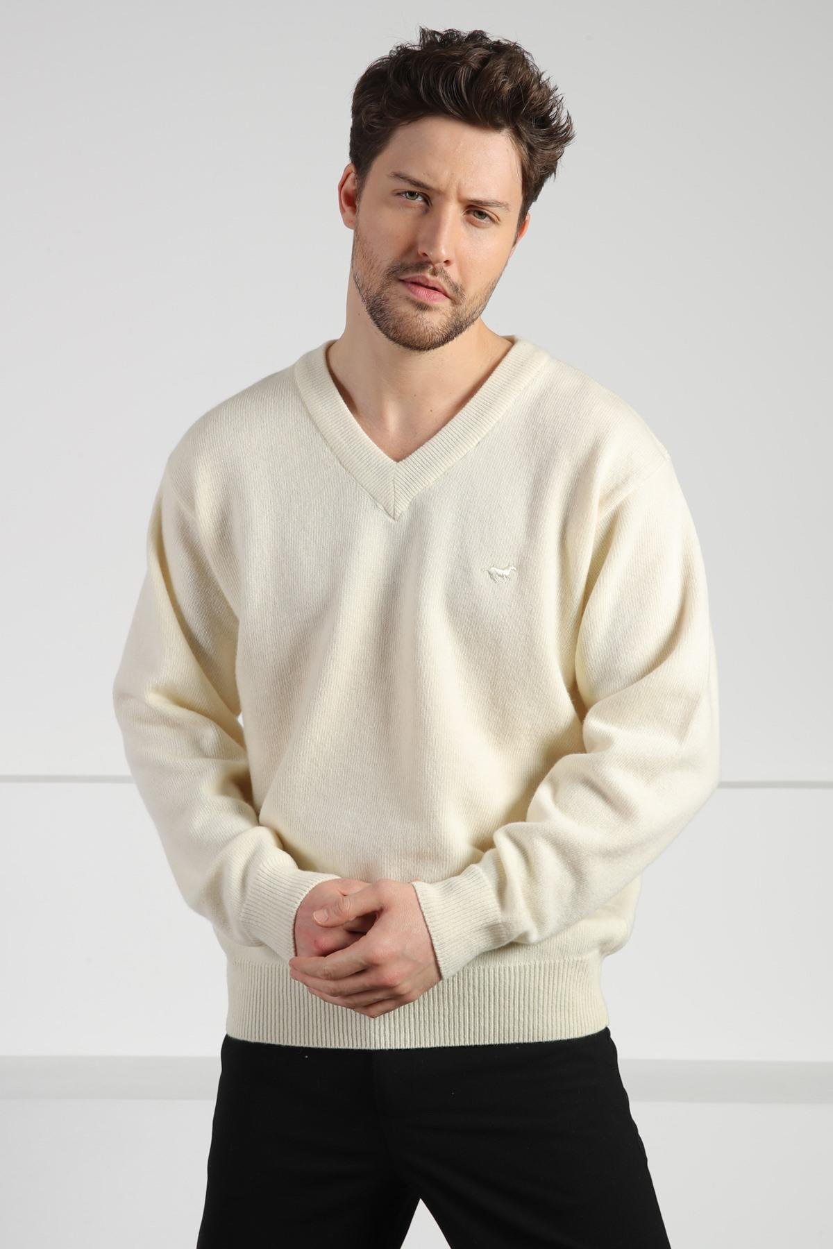 Ferraro Ekru V Yaka Erkek Uzun Kollu %100 Kuzu Yünü Triko Kazak
