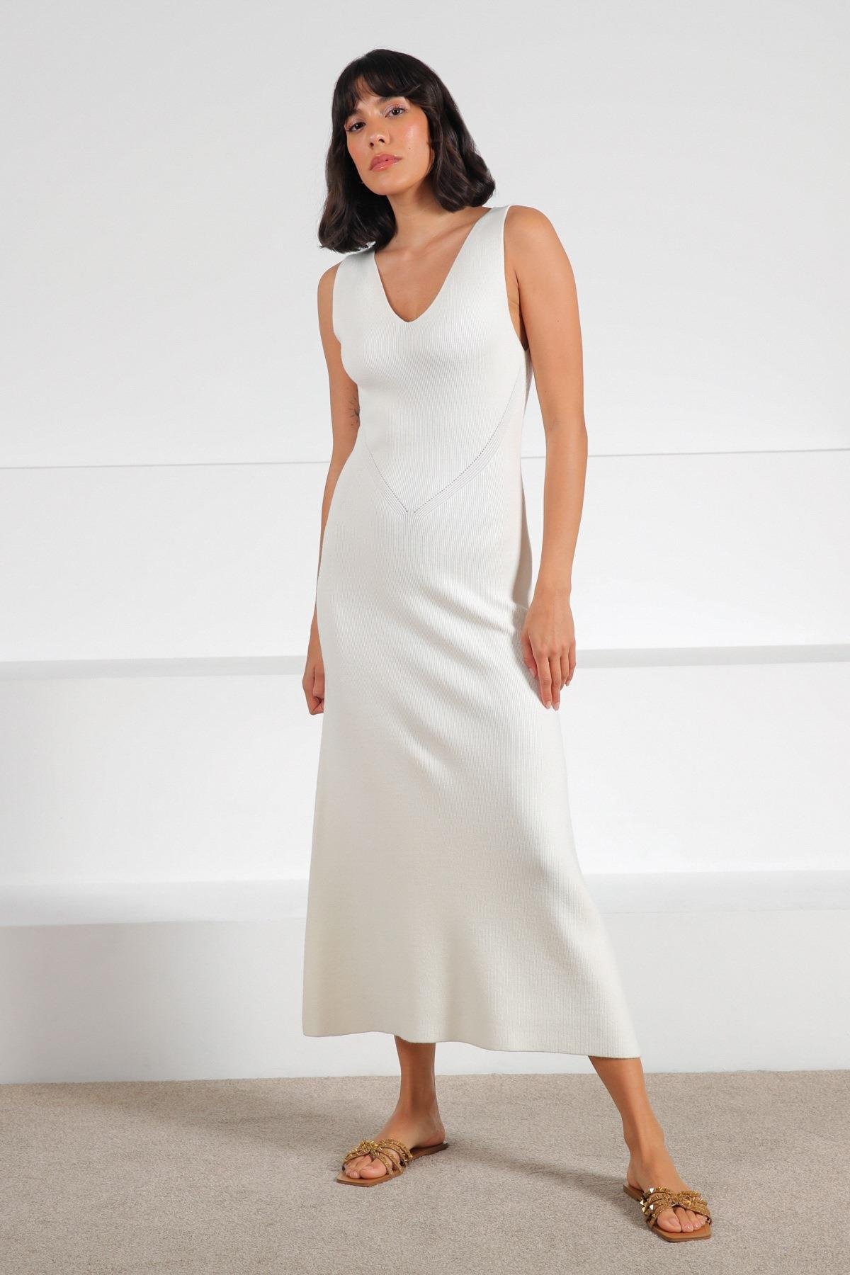 Ferraro Ekru V Yaka Kadın Triko Elbise