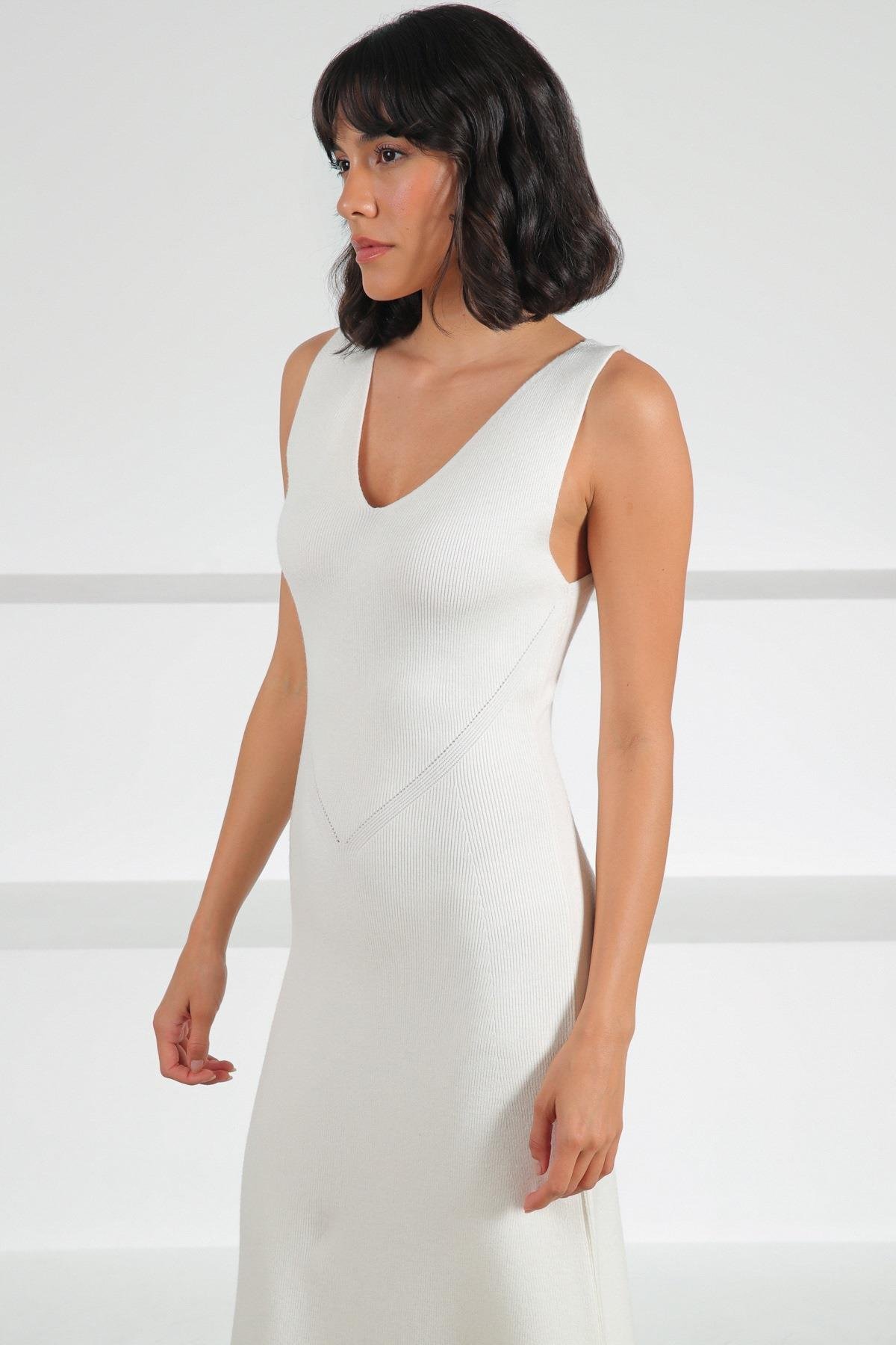 Ferraro Ekru V Yaka Kadın Triko Elbise