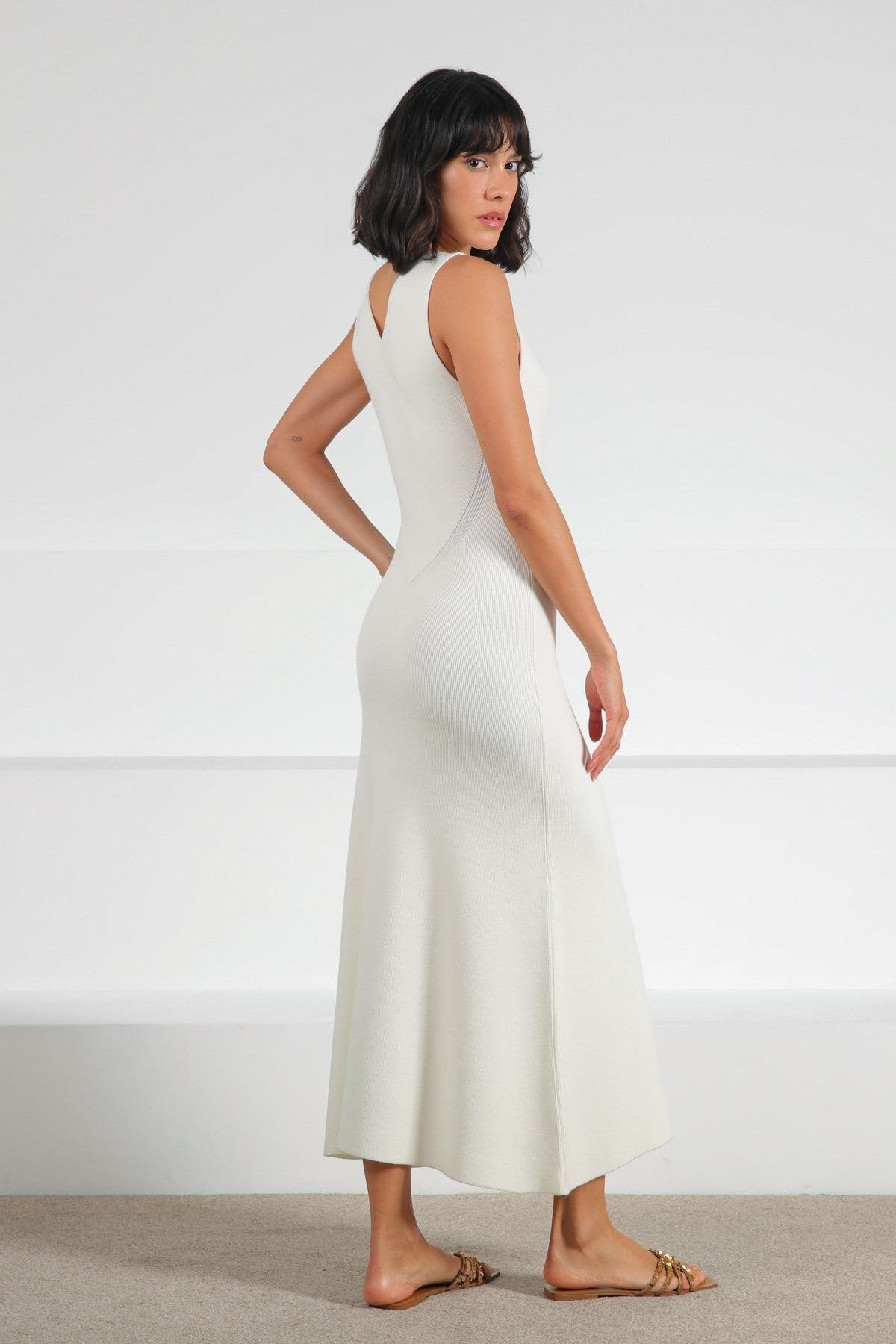 Ferraro Ekru V Yaka Kadın Triko Elbise