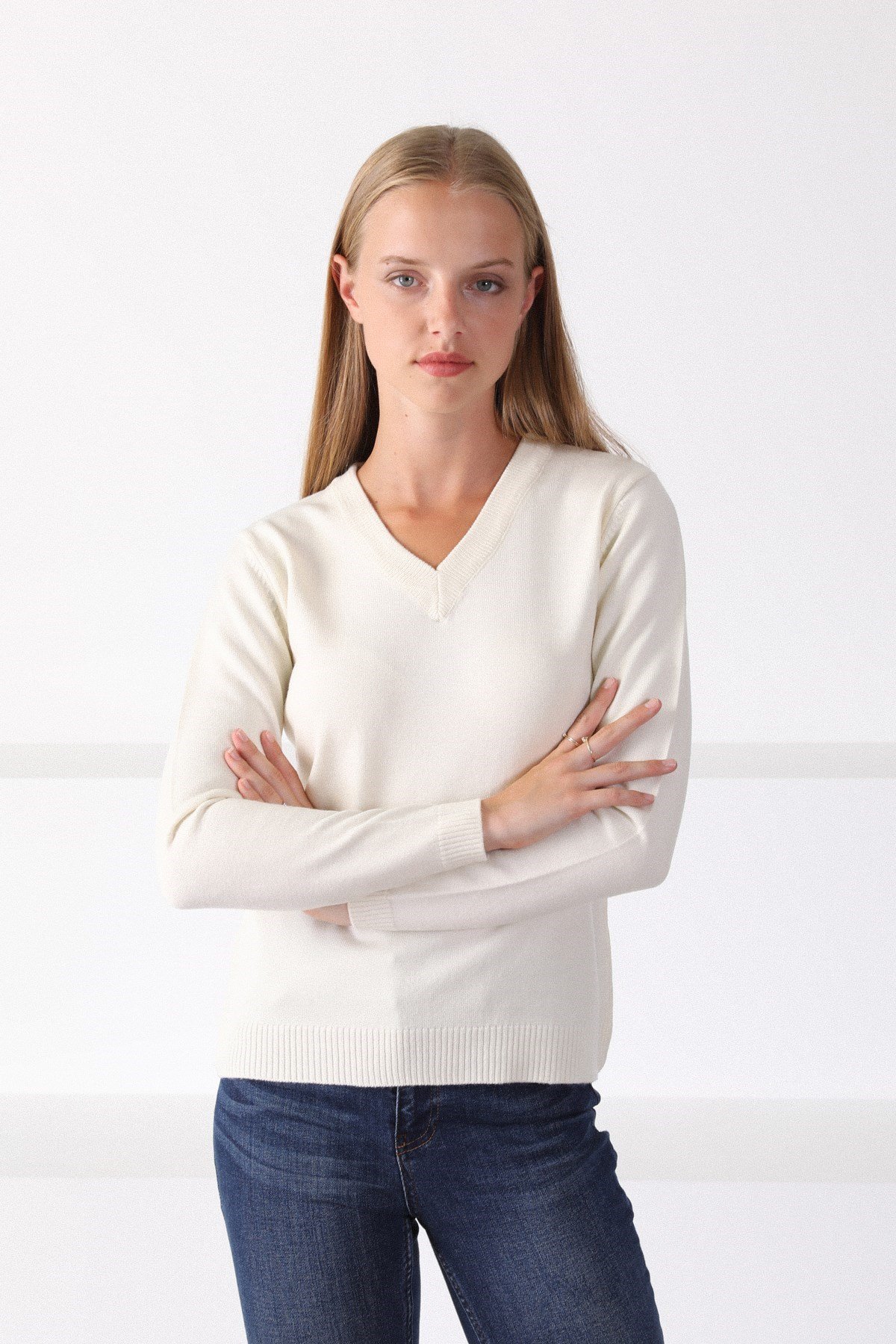 Ferraro Ekru V Yaka Kadın Triko Kazak