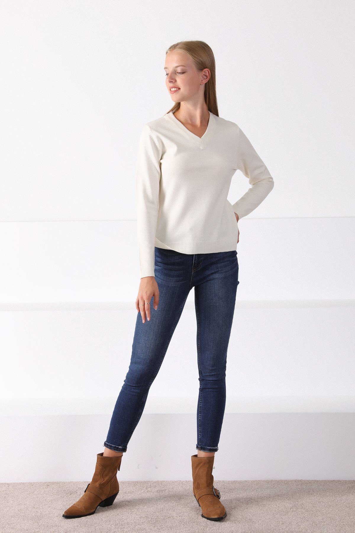 Ferraro Ekru V Yaka Kadın Triko Kazak