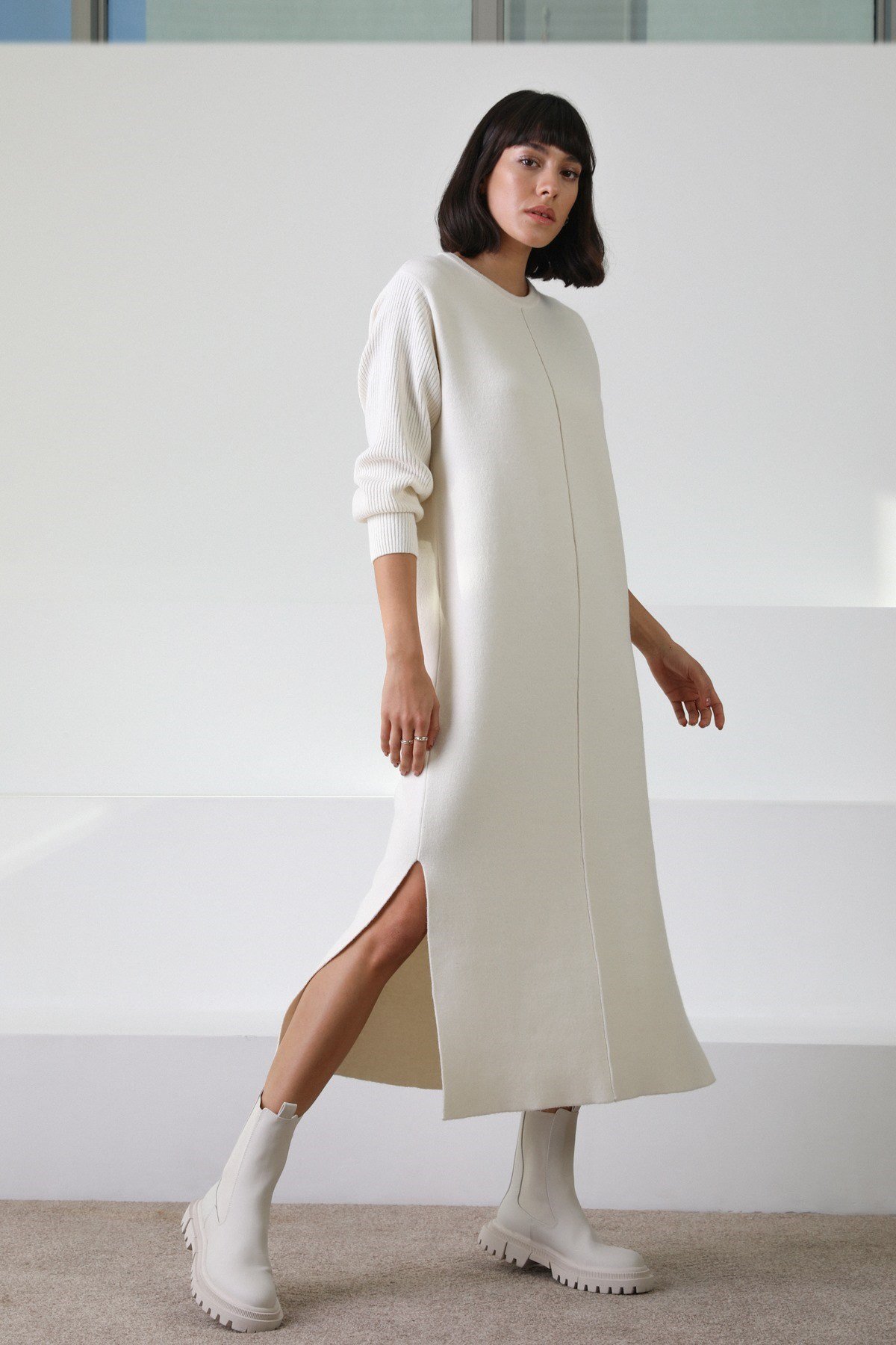 Ferraro Ekru Yandan Yırtmaçlı Midi Boy Kaşmirli Kadın Triko Elbise