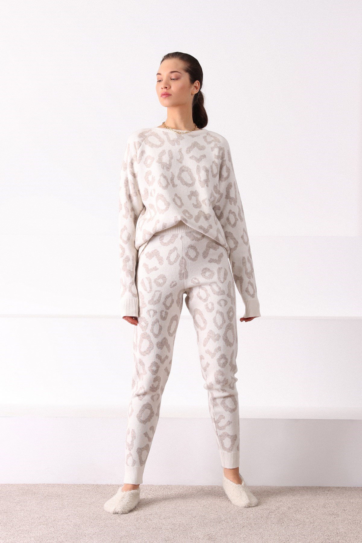 Ferraro Ekru/A.Bej Leopar Desenli Bisiklet Yaka Kaşmirli Kadın Triko Kazak