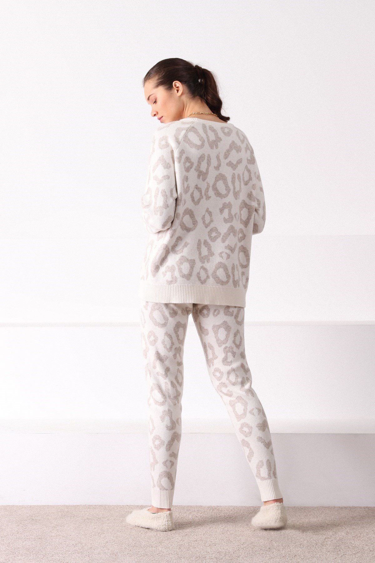 Ferraro Ekru/A.Bej Leopar Desenli Bisiklet Yaka Kaşmirli Kadın Triko Kazak