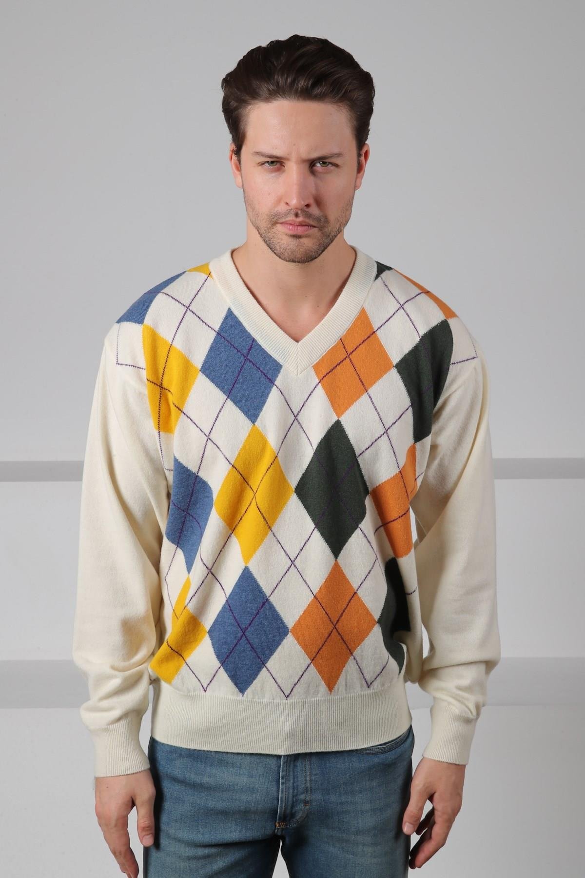 Ferraro Ekru/İndigo V Yaka Çok Renkli Baklava Desenli Uzun Kollu %100 Kuzu Yünü Erkek Triko Kazak