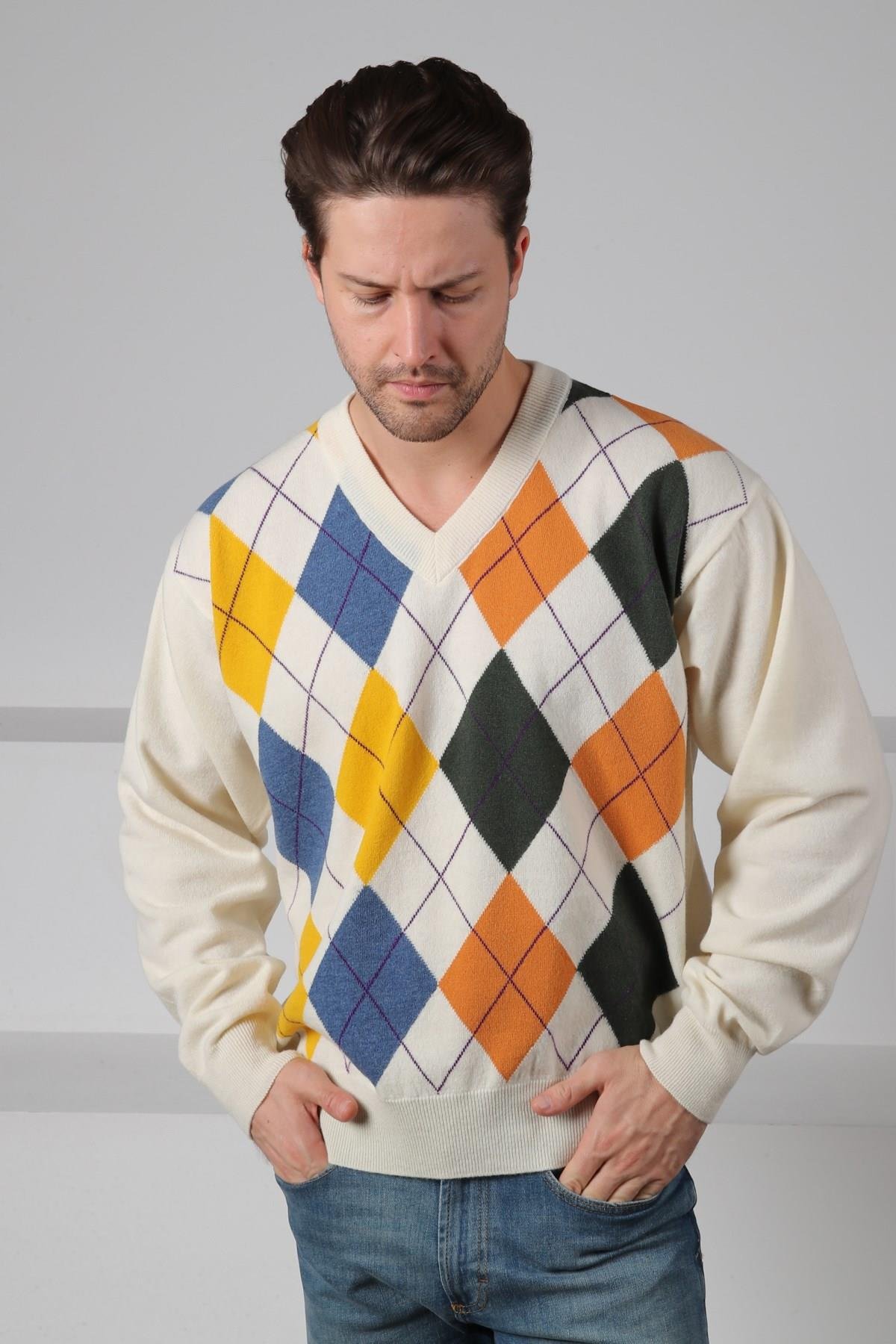 Ferraro Ekru/İndigo V Yaka Çok Renkli Baklava Desenli Uzun Kollu %100 Kuzu Yünü Erkek Triko Kazak