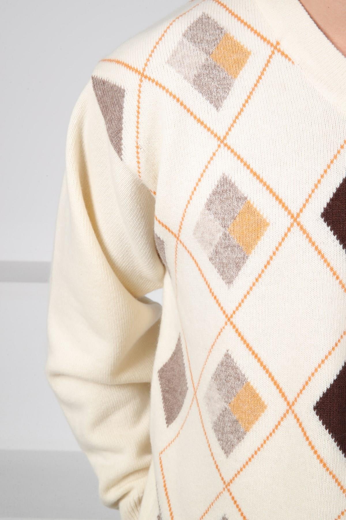 Ferraro Ekru/Kahve V Yaka Kahve Baklava Desenli Uzun Kollu %100 Kuzu Yünü Erkek Triko Kazak