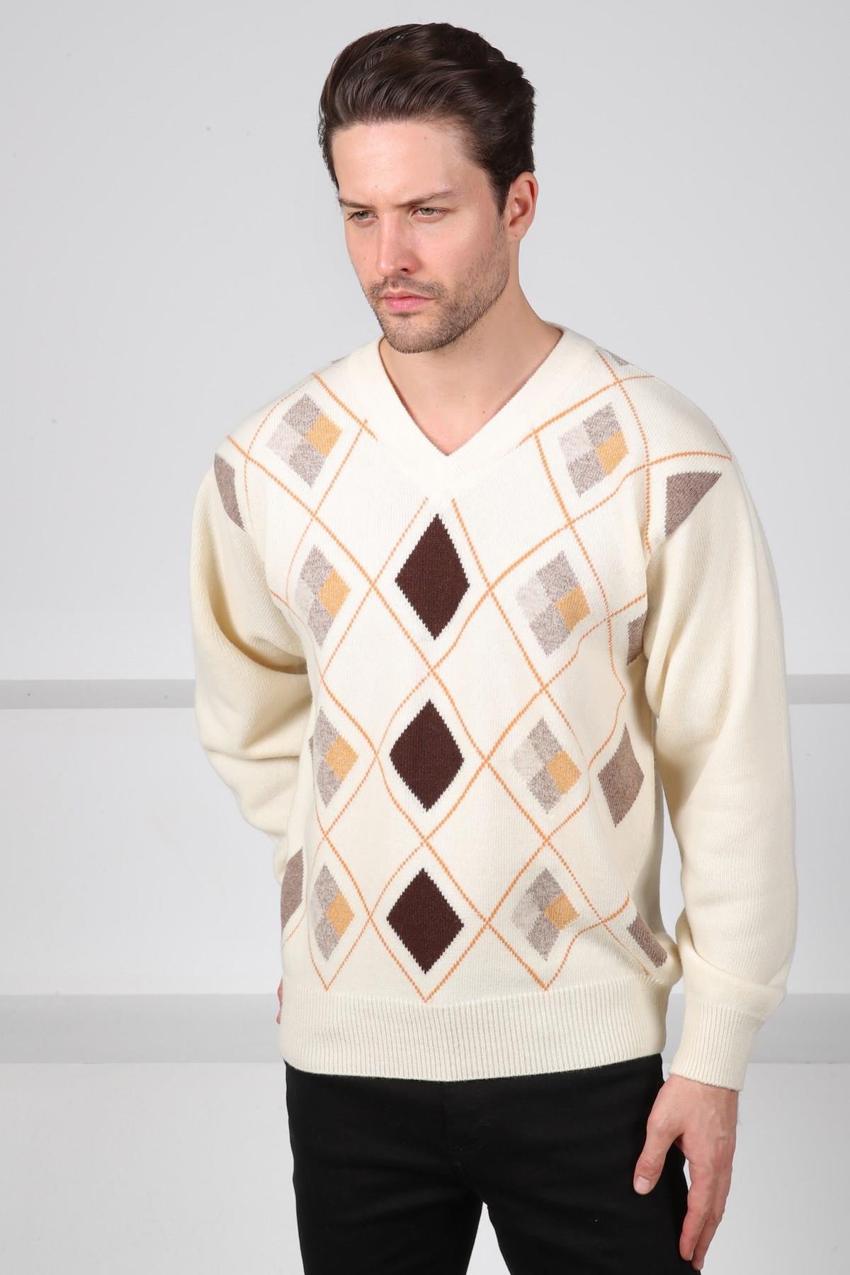Ferraro Ekru/Kahve V Yaka Kahve Baklava Desenli Uzun Kollu %100 Kuzu Yünü Erkek Triko Kazak