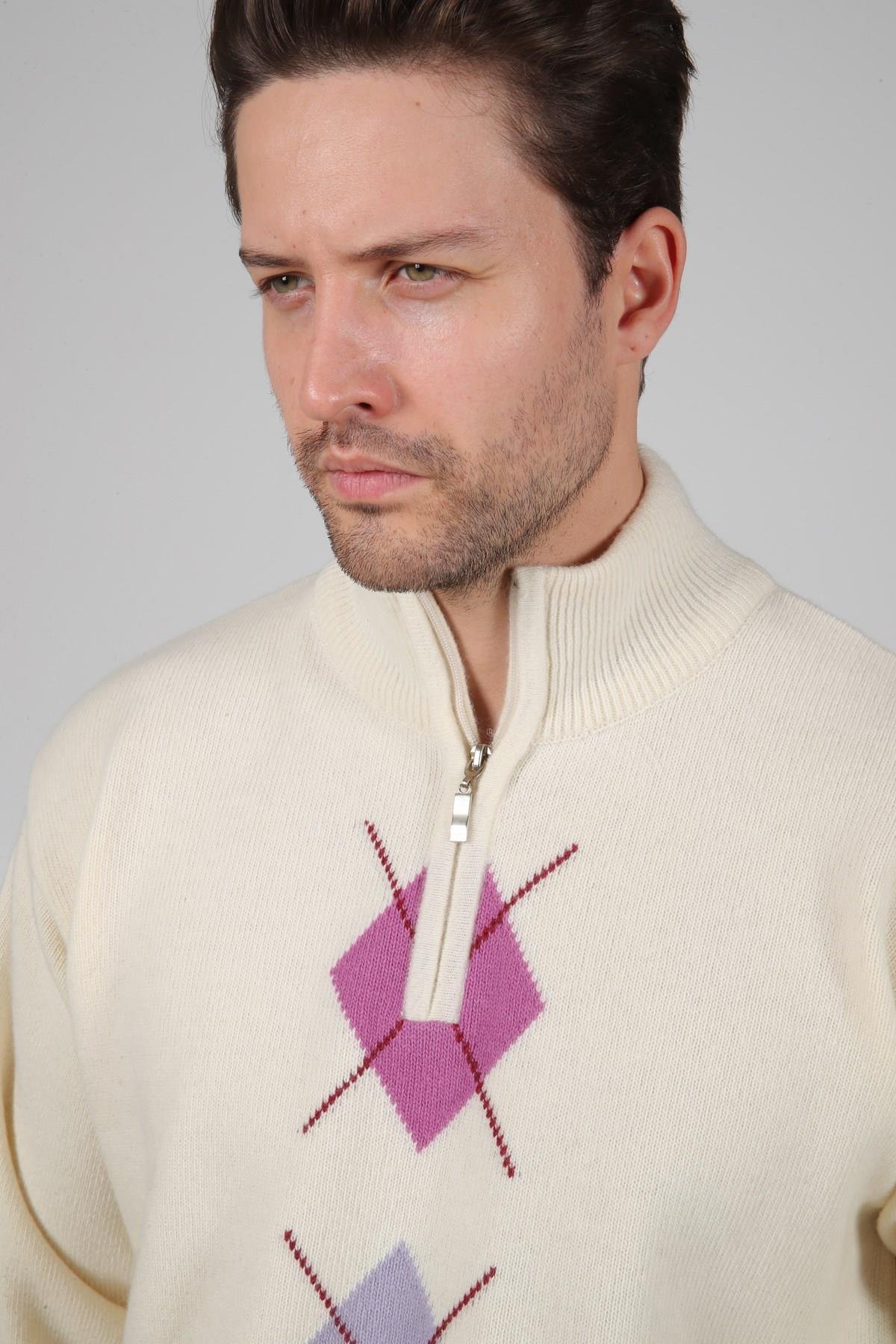 Ferraro Ekru/Lila Balıkçı Yaka Fermuarlı Pembe Lila Desenli Uzun Kollu %100 Kuzu Yünü Erkek Triko Kazak