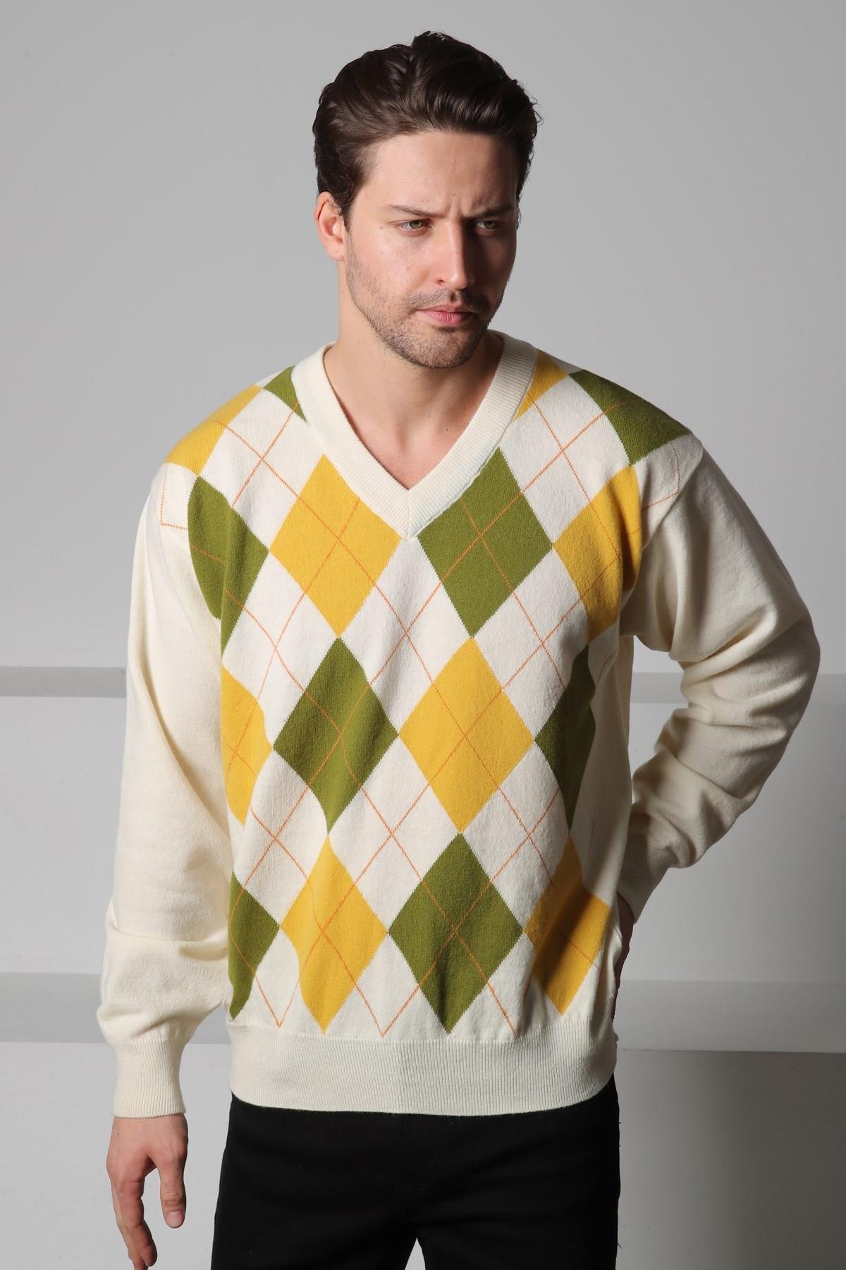 Ferraro Ekru/Sarı V Yaka Çok Renkli Baklava Desenli Uzun Kollu %100 Kuzu Yünü Erkek Triko Kazak
