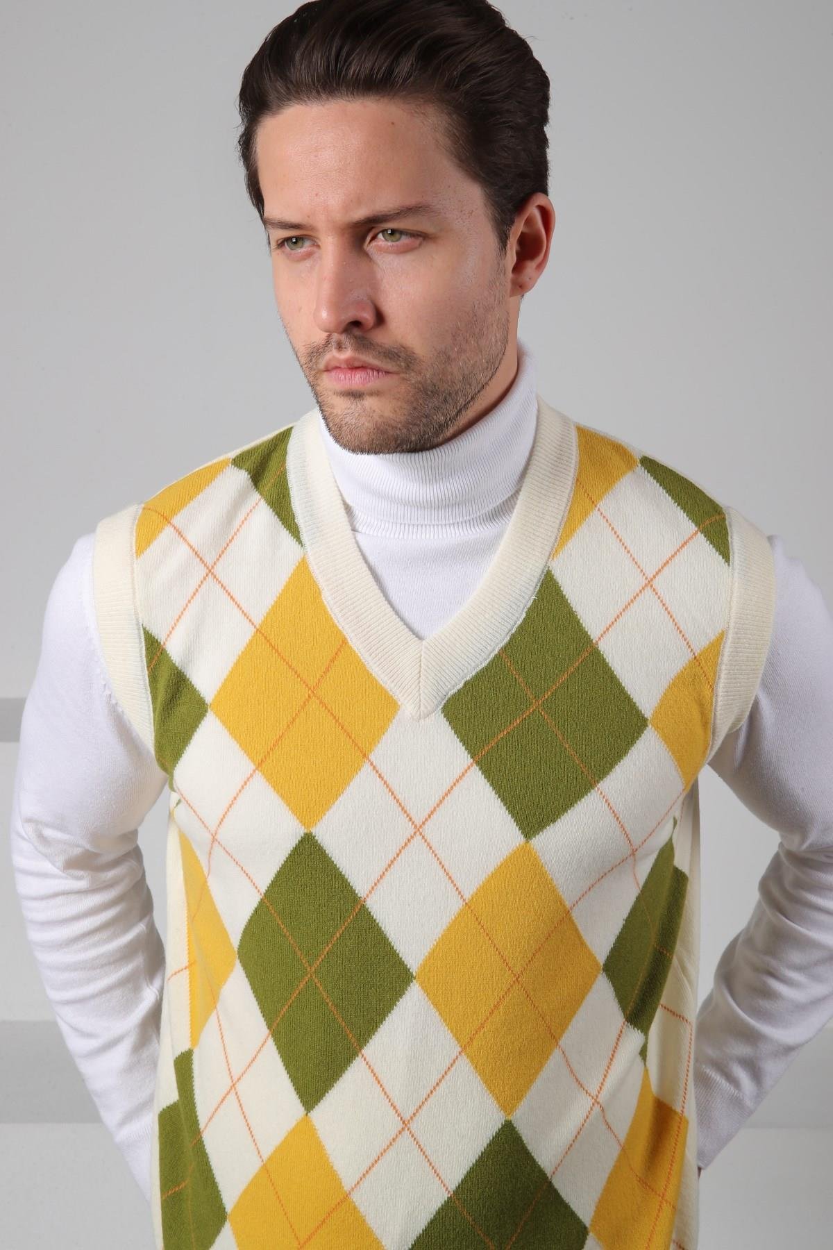 Ferraro Ekru/Sarı V Yaka Çok Renkli Baklava Desenli Kolsuz %100 Kuzu Yünü Erkek Triko Süveter
