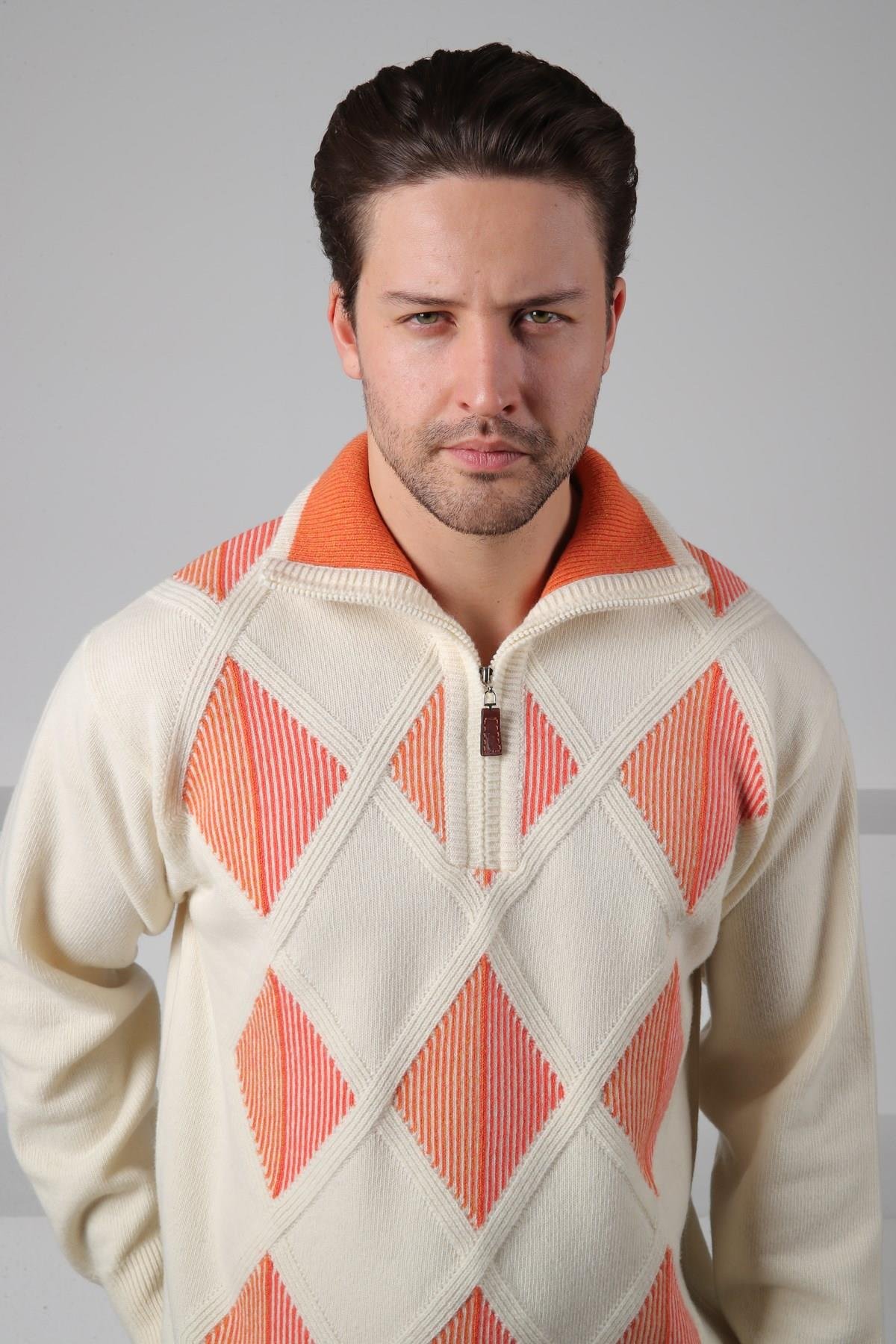 Ferraro Ekru/Turuncu Balıkçı Yaka Fermuarlı Baklava Desenli Uzun Kollu %100 Kuzu Yünü Erkek Triko Kazak