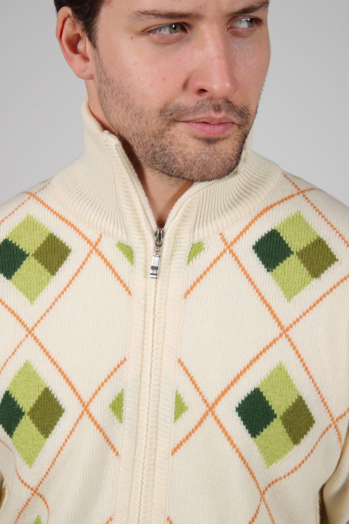 Ferraro Ekru/Yeşil Balıkçı Yaka Fermuarlı Yeşil Baklava Desenli Uzun Kollu %100 Kuzu Yünü Erkek Triko Ceket
