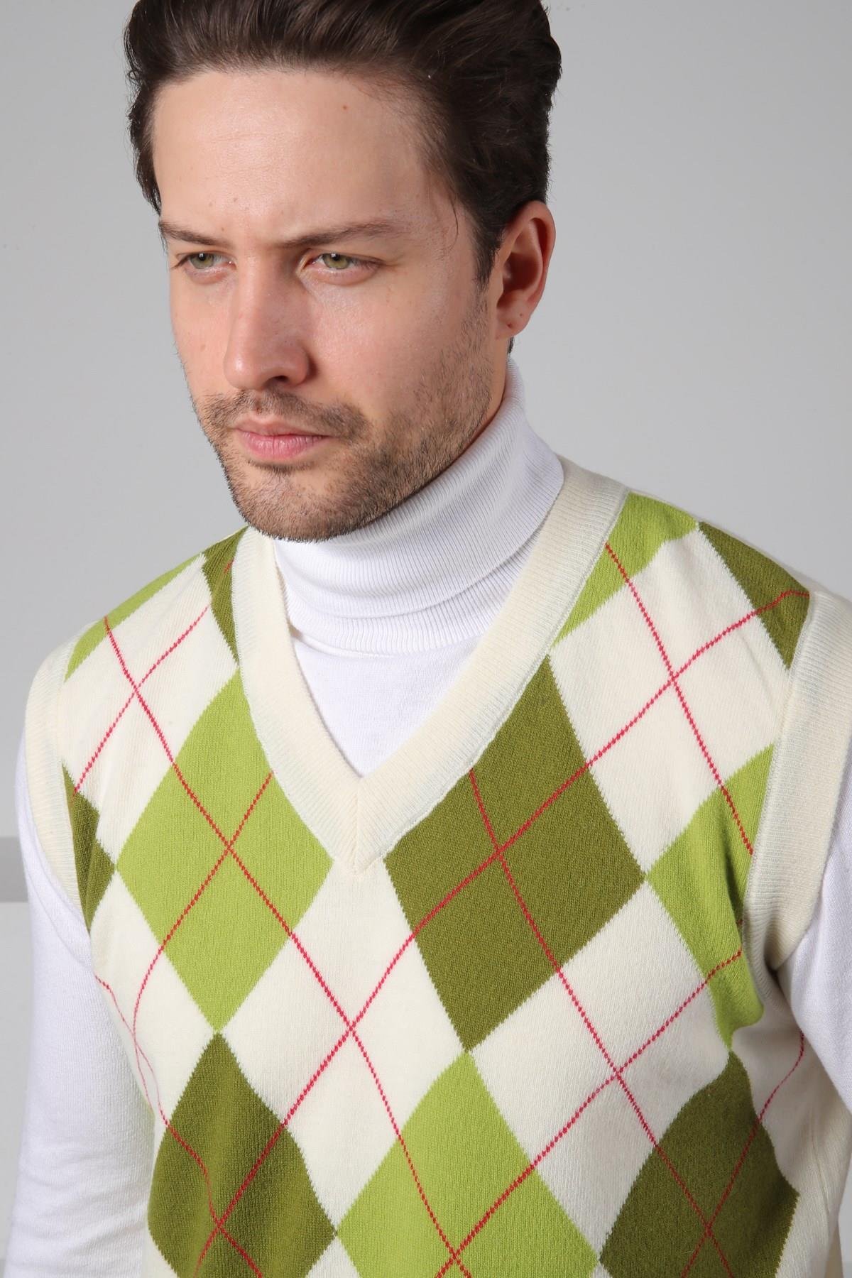 Ferraro Ekru/Yeşil V Yaka Çok Renkli Baklava Desenli Kolsuz %100 Kuzu Yünü Erkek Triko Süveter